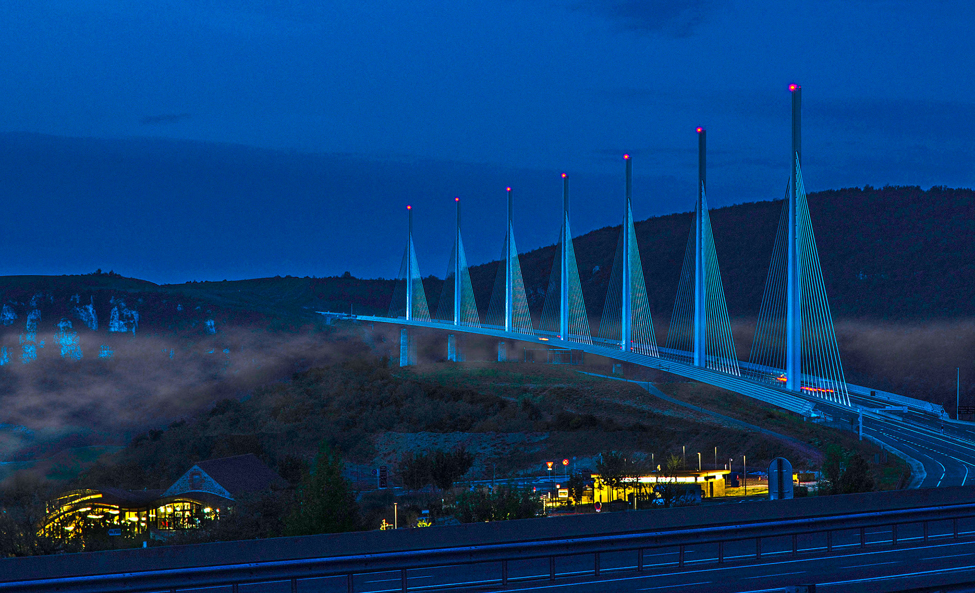 Viaduc de Millau de nuit 1
