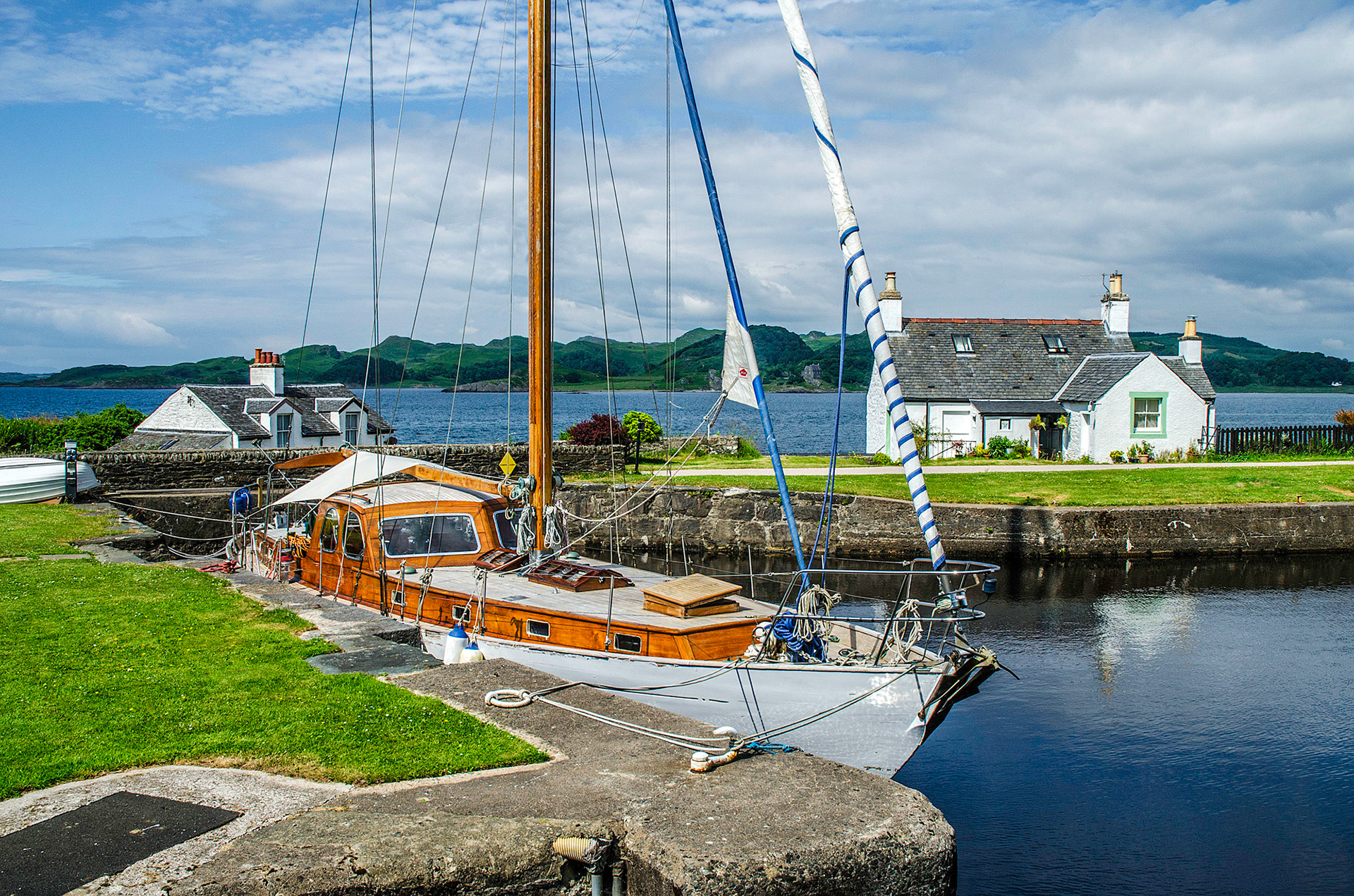 CRINAN SEA LOCK LOCHGILPHEAD