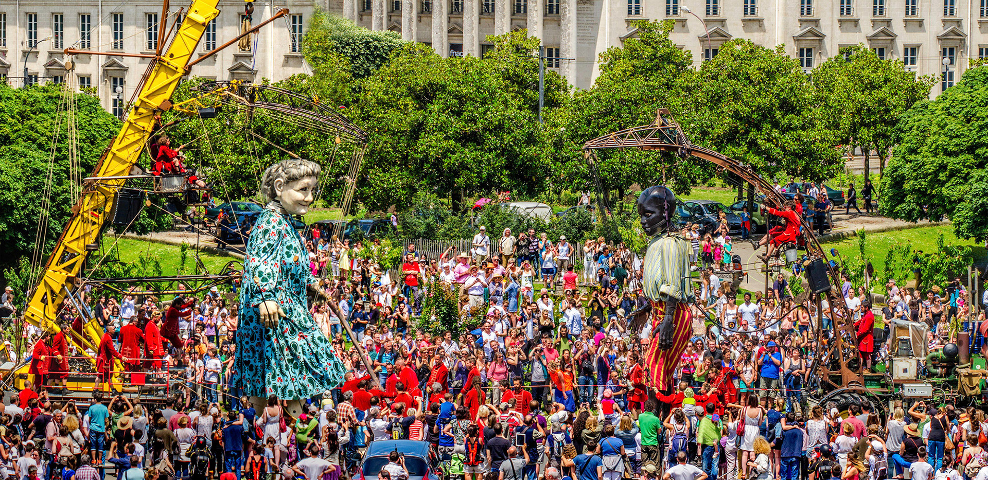 La Grand Mère et le Petit Géant de Royal de Luxe ile Gloriette à Nantes.