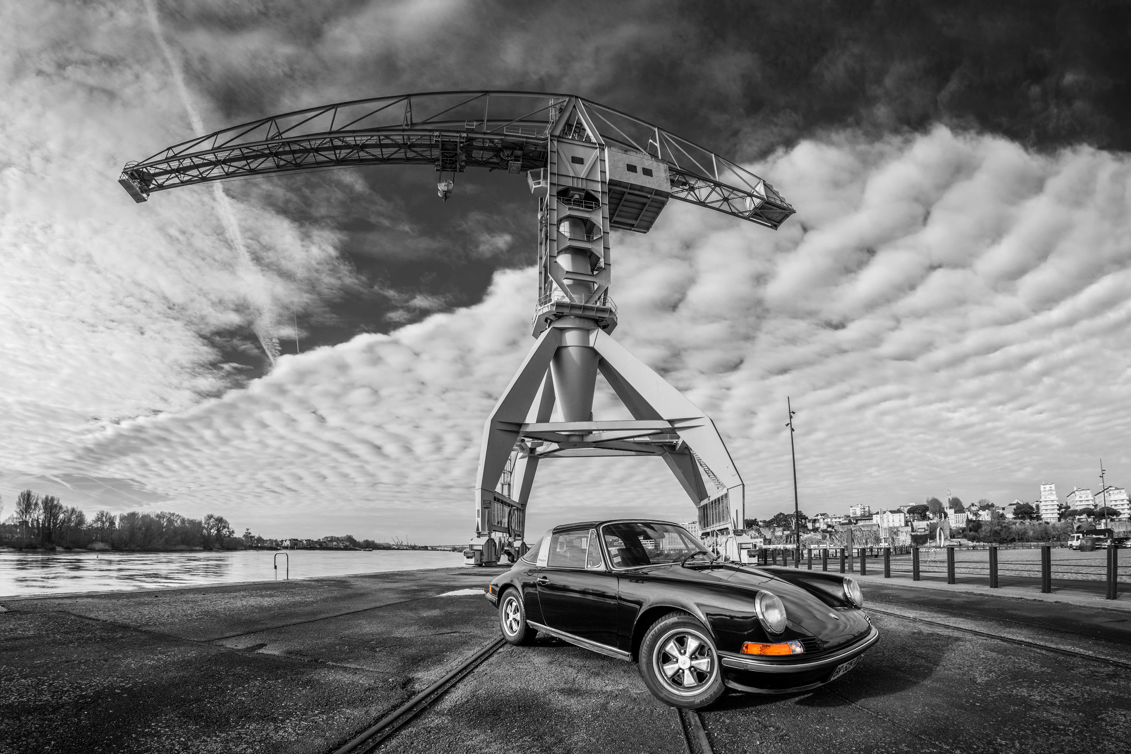 TITAN GRIS ET PORSCHE NOIRE