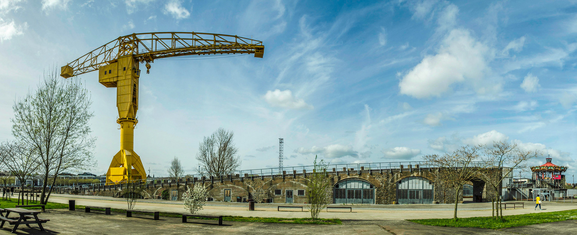 La grue Jaune Titan à Nantes.