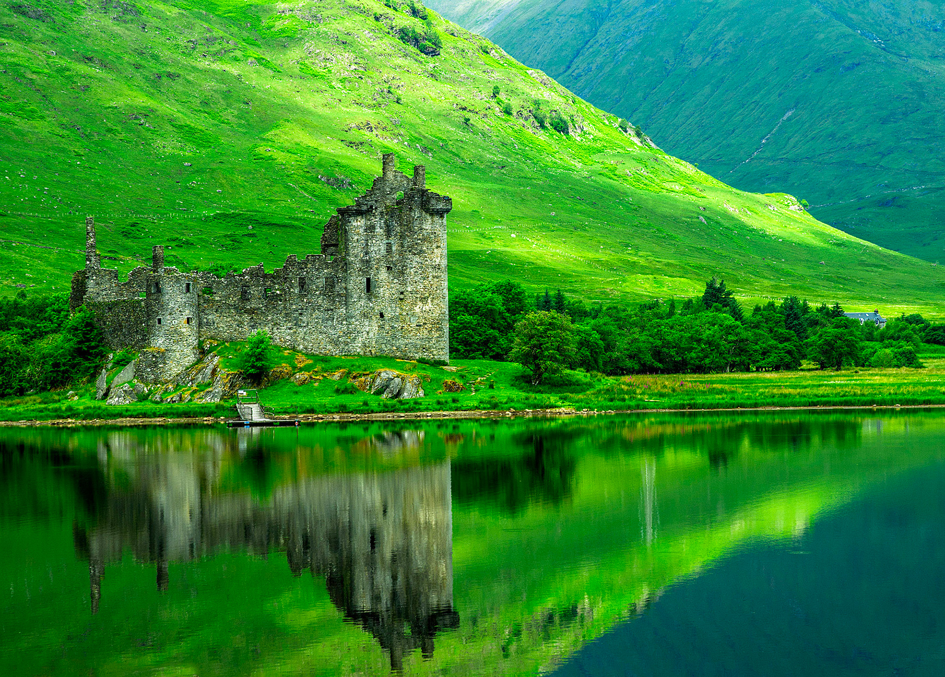 CHATEAU DE KILCHURN SUR LOCH AWE