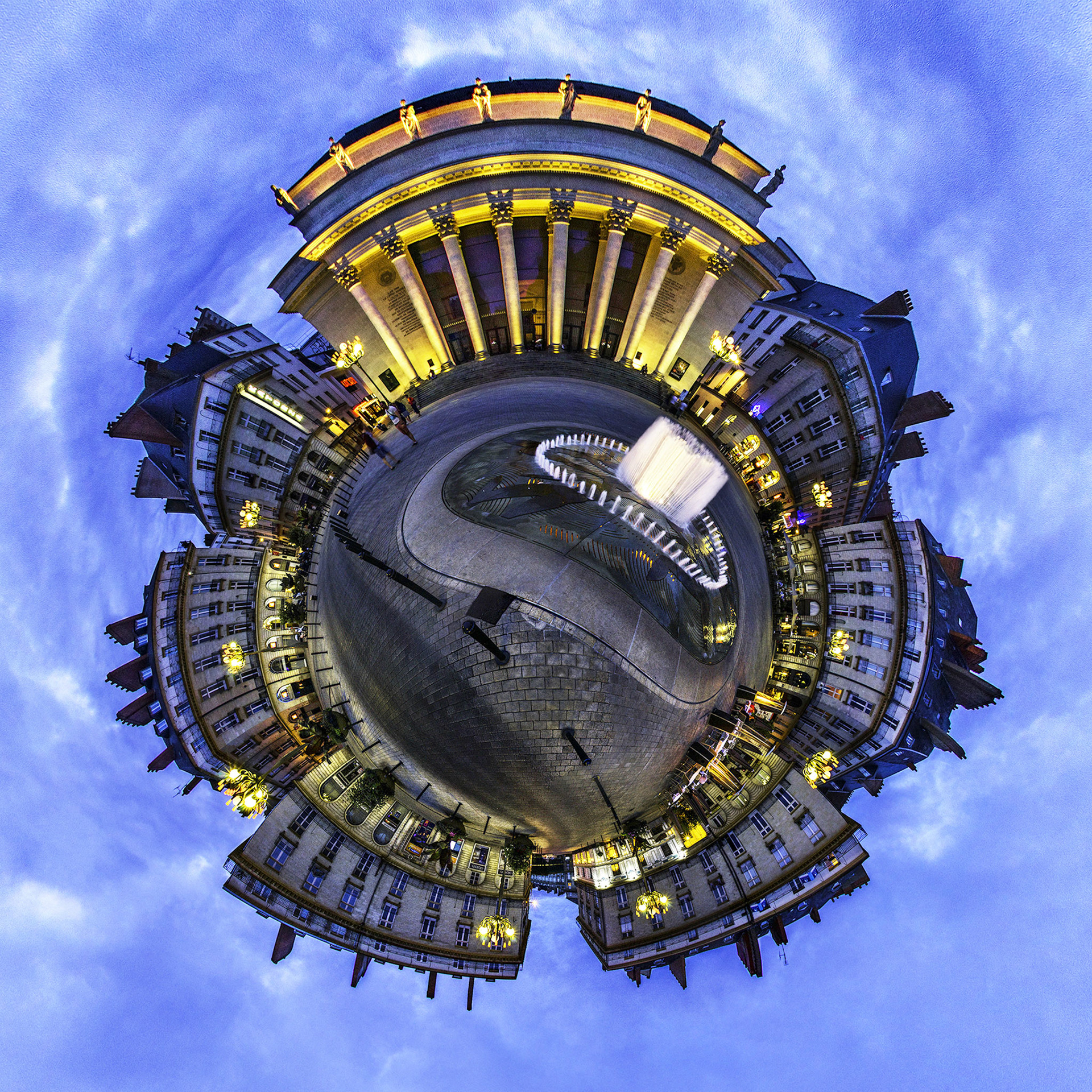 LITTLE PLANET PLACE GRASLIN HEURE BLEUE