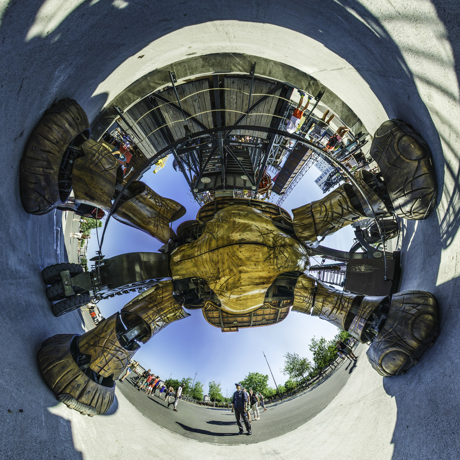 LITTLE PLANET SOUS L'ELEPHANT
