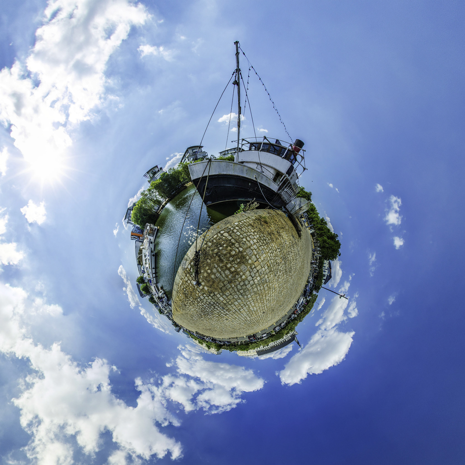 LITTLE PLANET LE REMORQUEUR