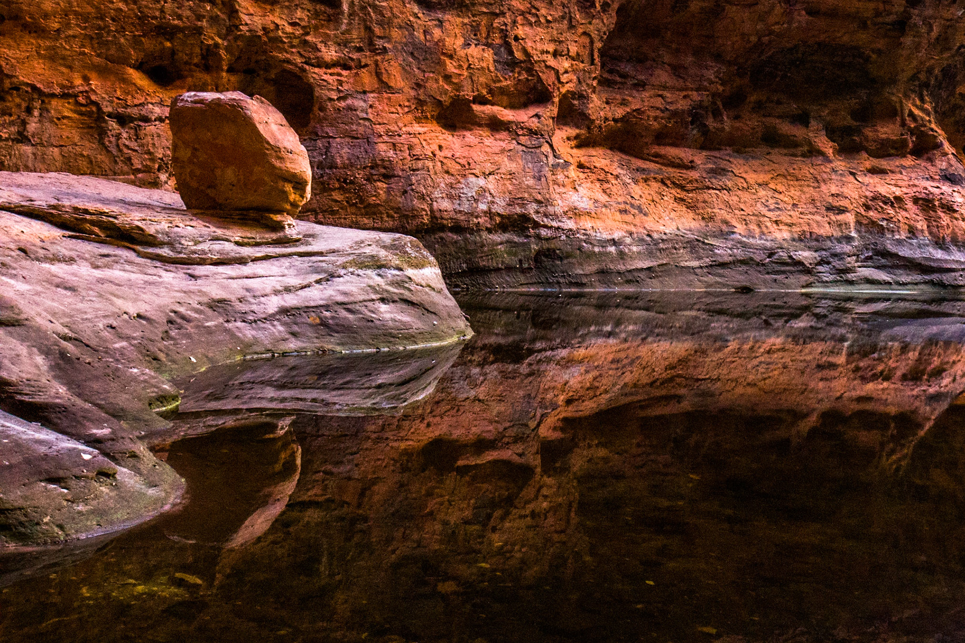 Cathedral Gorge, The Bungle Bungles, West Australia