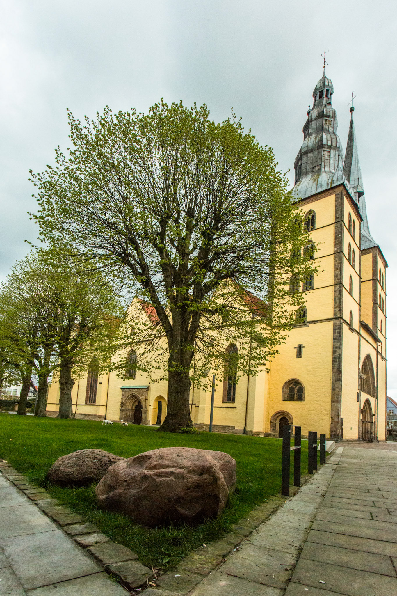 St Nicholas' Church, Lemgo. Originally laid out in 1190. llustrates the transition from Romanesque to Gothic. Most of the interior is from the 16th century. My father was haunted by the sounds of the bells when he returned to Lemgo after the war.