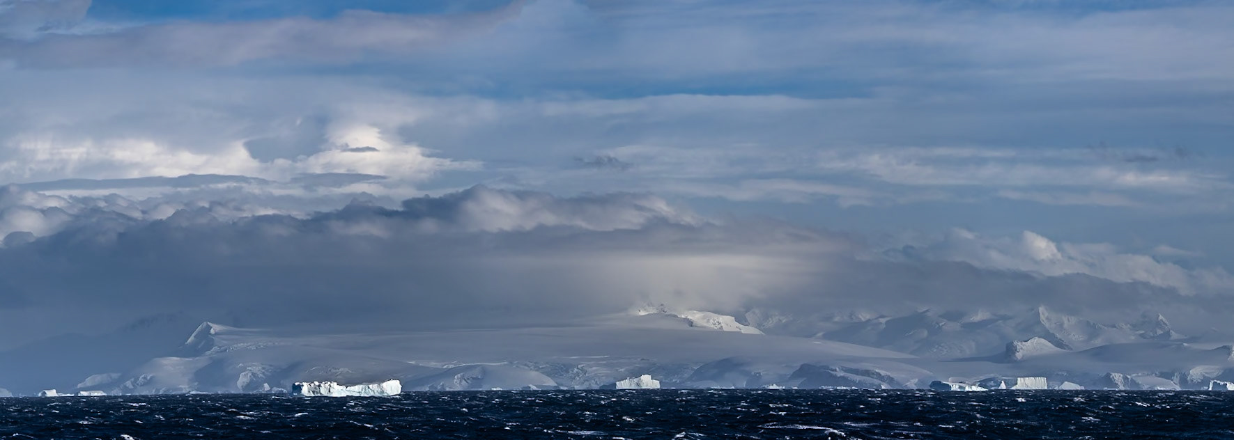 Landscape, towards the Shetland Islands, Antarctica