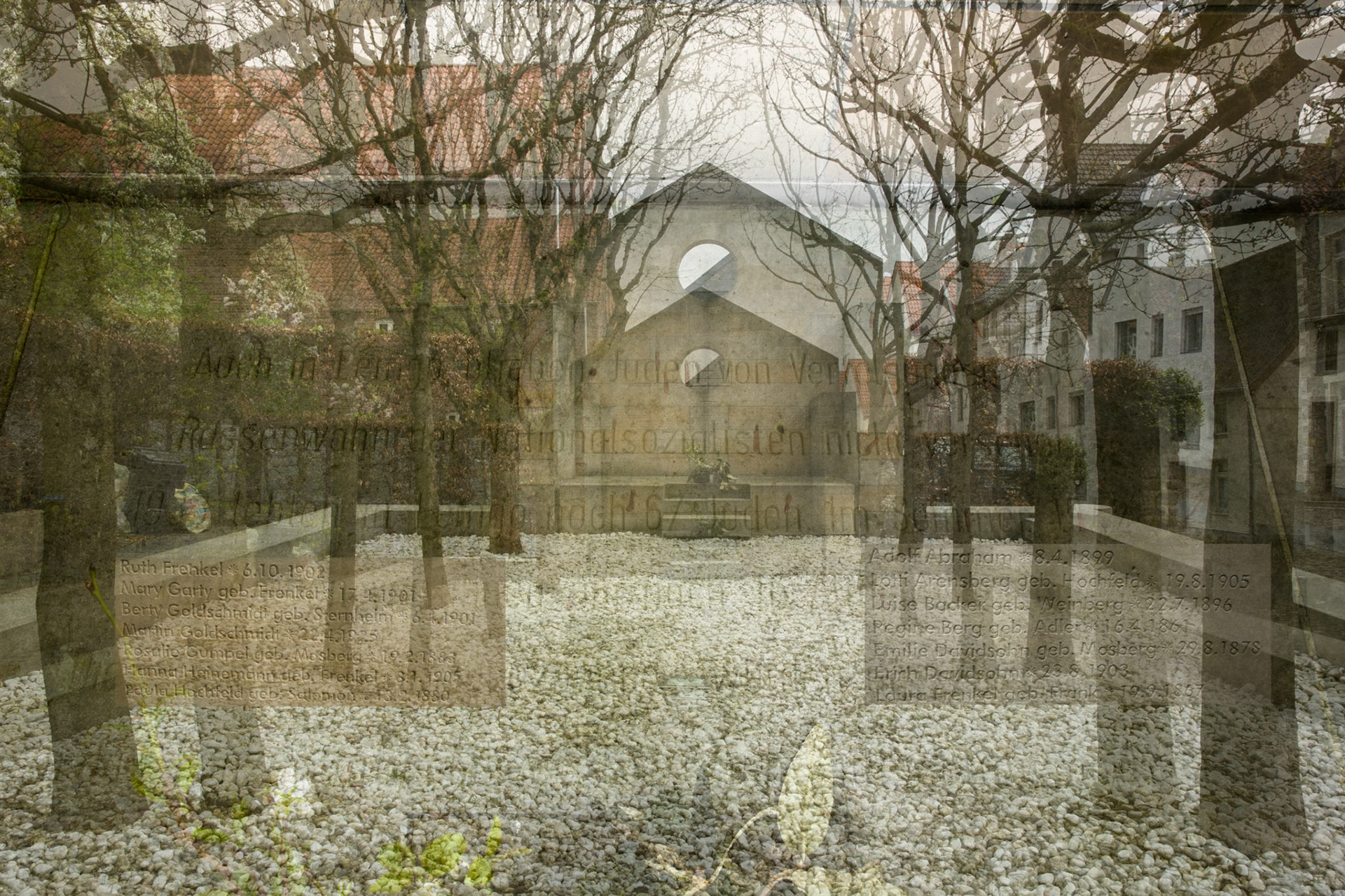 The first Jewish presence in Lemgo is recorded as the 14th century. The synogogue in Neuestrasse was established in 1883. On Krystalnacht on 10 November 1938 the synagogue was set on fire and destroyed. Two signs commemorate the event, one refers to the  acts of the national socialists (the Nazis), the other to the German people, a subtle but significant shift in emphasis and responsibility. The names of my grandmother Paula Hochfeld (Salamon) and aunt Lotti Arensberg (Hochfeld) are commemorated.