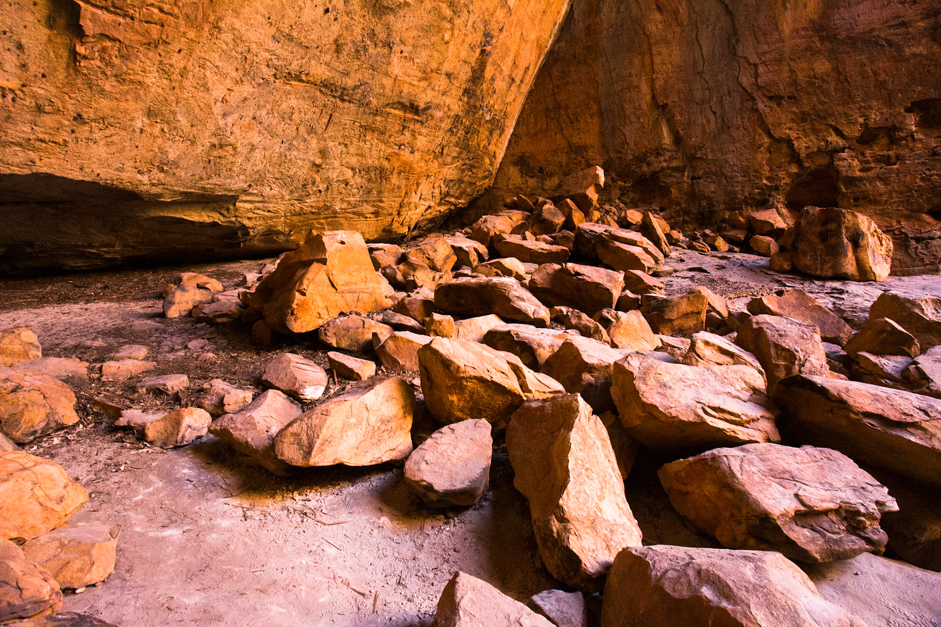 Cathedral Gorge, The Bungle Bungles, West Australia