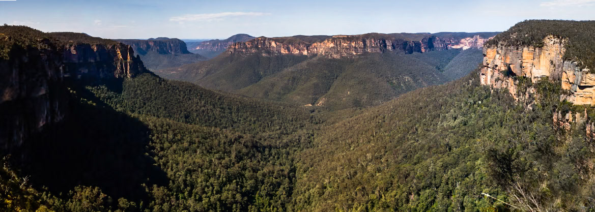Descended from Neates Glen car park down to and through the Grand Canyon and back up to Evans Lookout. We continued along the clifftop path to Govett's leap and then on to Pulpit Rock. Notes by Peter Watt.