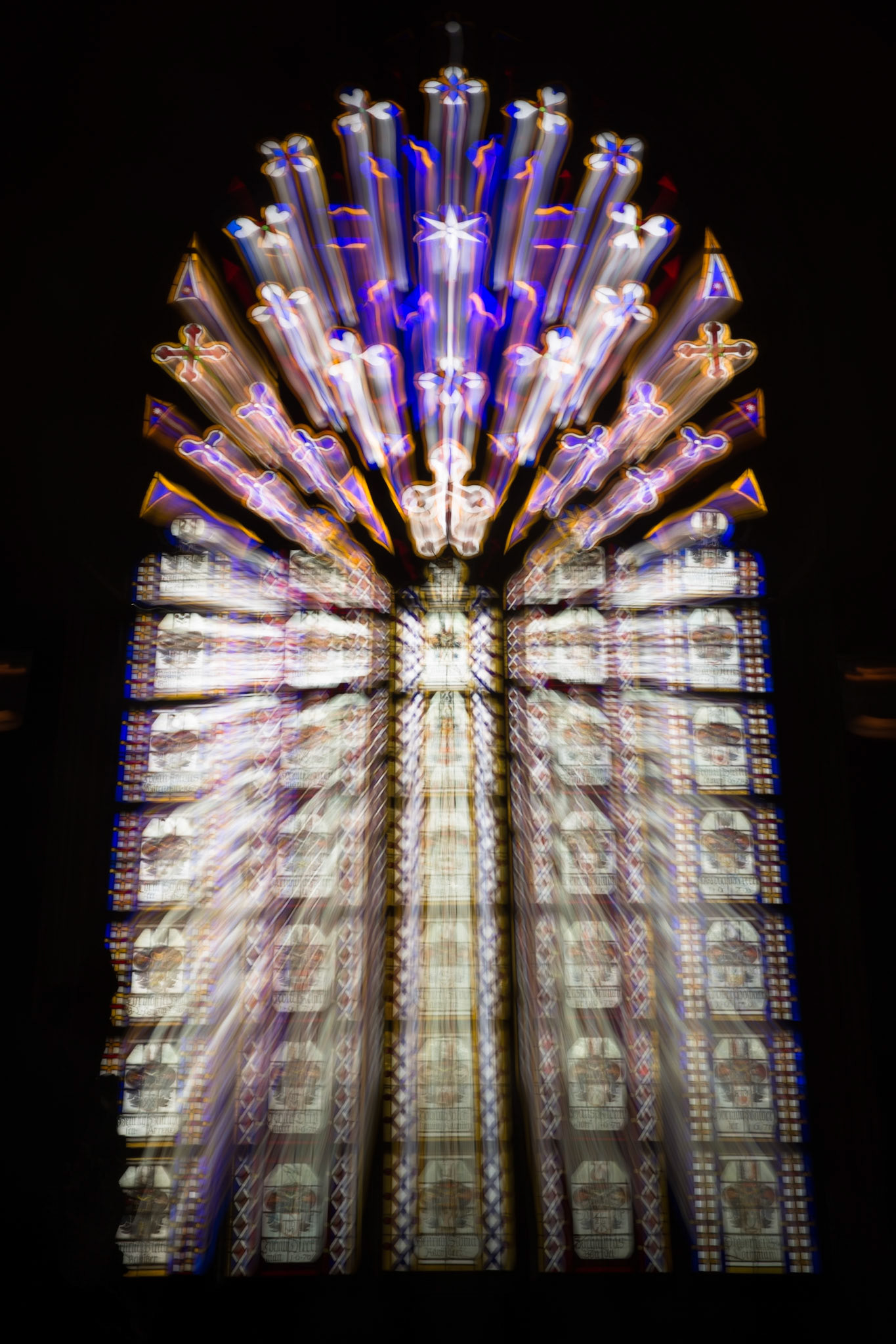 St Nicholas' Church, Lemgo. Originally laid out in 1190. llustrates the transition from Romanesque to Gothic. Most of the interior is from the 16th century.