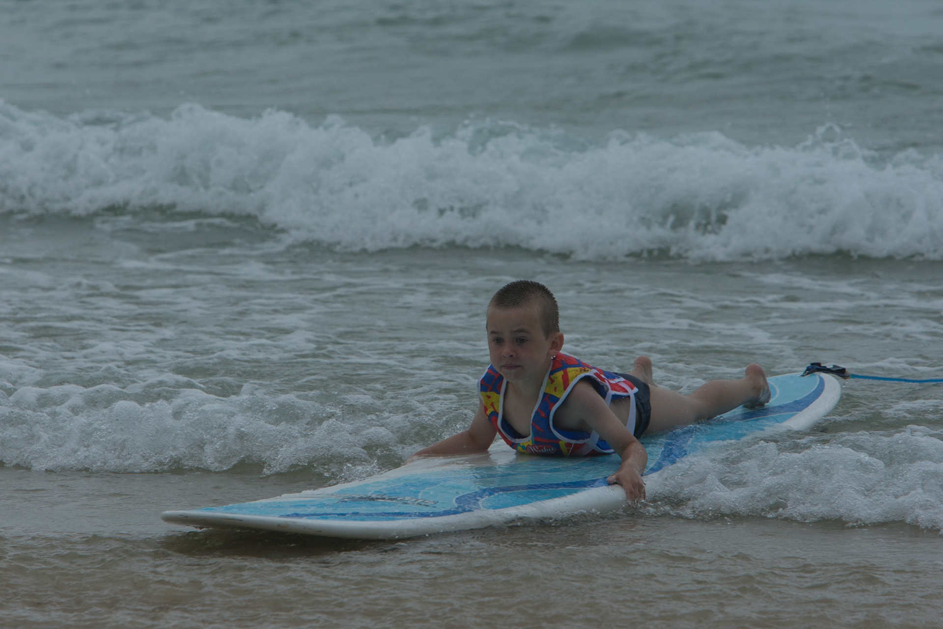 Kiddie surfing, The Pass, Byron Bay