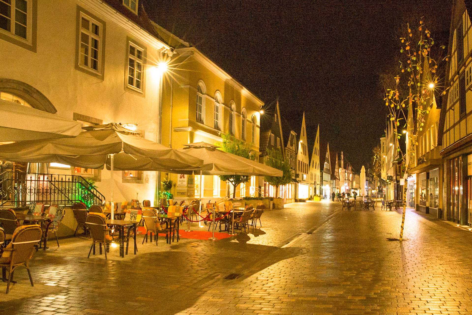 The Hochfeld family home, 114 Mittelstrasse Lemgo. This building, outfileds and stables were owned by the Hochfeld family from  1887, until a forced sale in 1937. My father, his parents and grandparents lived here.