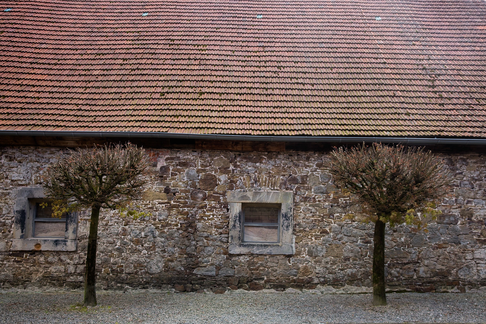 Schlosscheune in Wendlingshausen, near Lemgo. The owner is a von Reden, a descendent of an original partner in the Lippische Thonwarenfabrik in Dörentrup and known locally as "das Judenwerk, a business founded by Isaac Hochfeld and his brother-in-law Max Lenzberg.