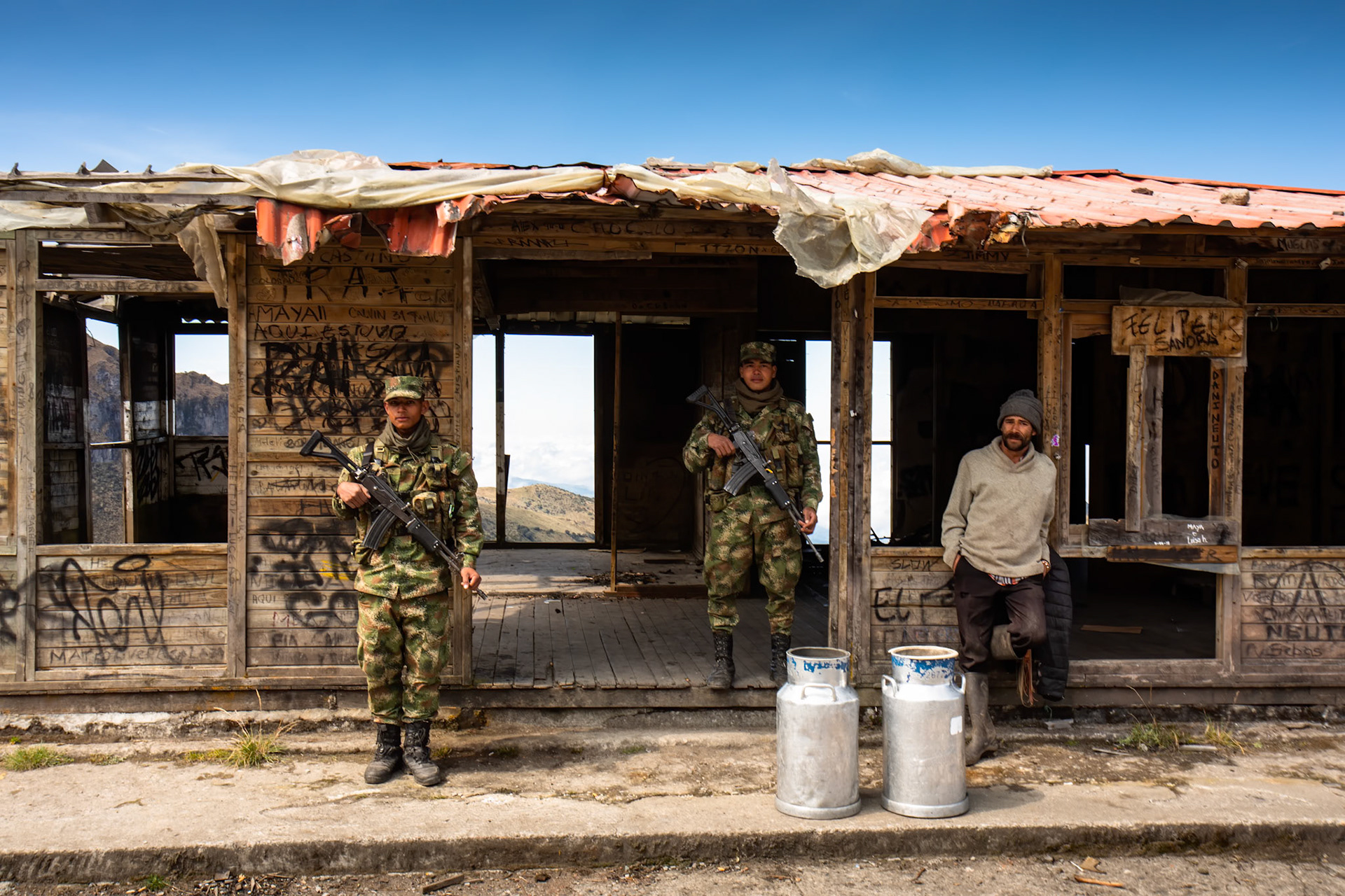 Soldiers and farmer, Terminales del Ruiz, Colombia
