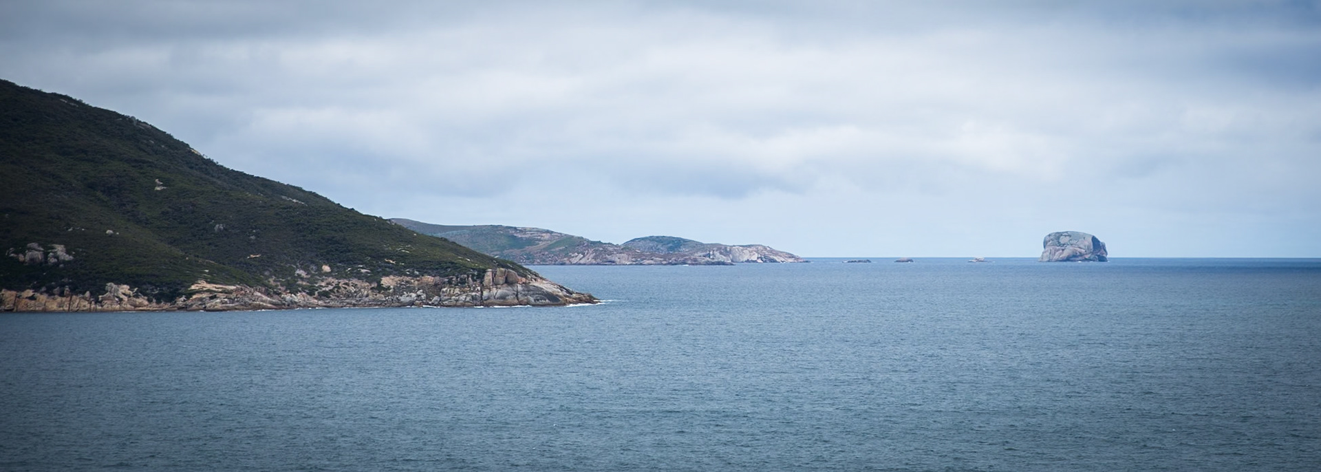 Circuit from Telegraph Saddle via Telegraph Junction to Oberon Bay (lunch), then Little Oberon Bay, Norman Point  and Norman Beach to Tidal River.