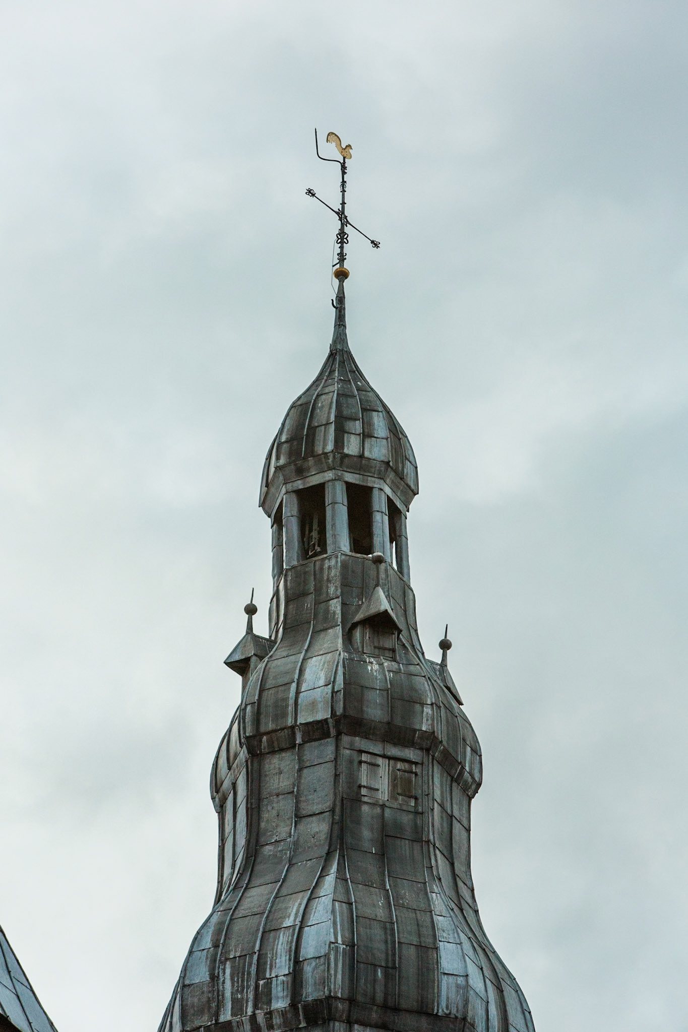 St Nicholas' Church, Lemgo. Originally laid out in 1190. llustrates the transition from Romanesque to Gothic. Most of the interior is from the 16th century. My father was haunted by the sounds of the bells when he returned to Lemgo after the war.