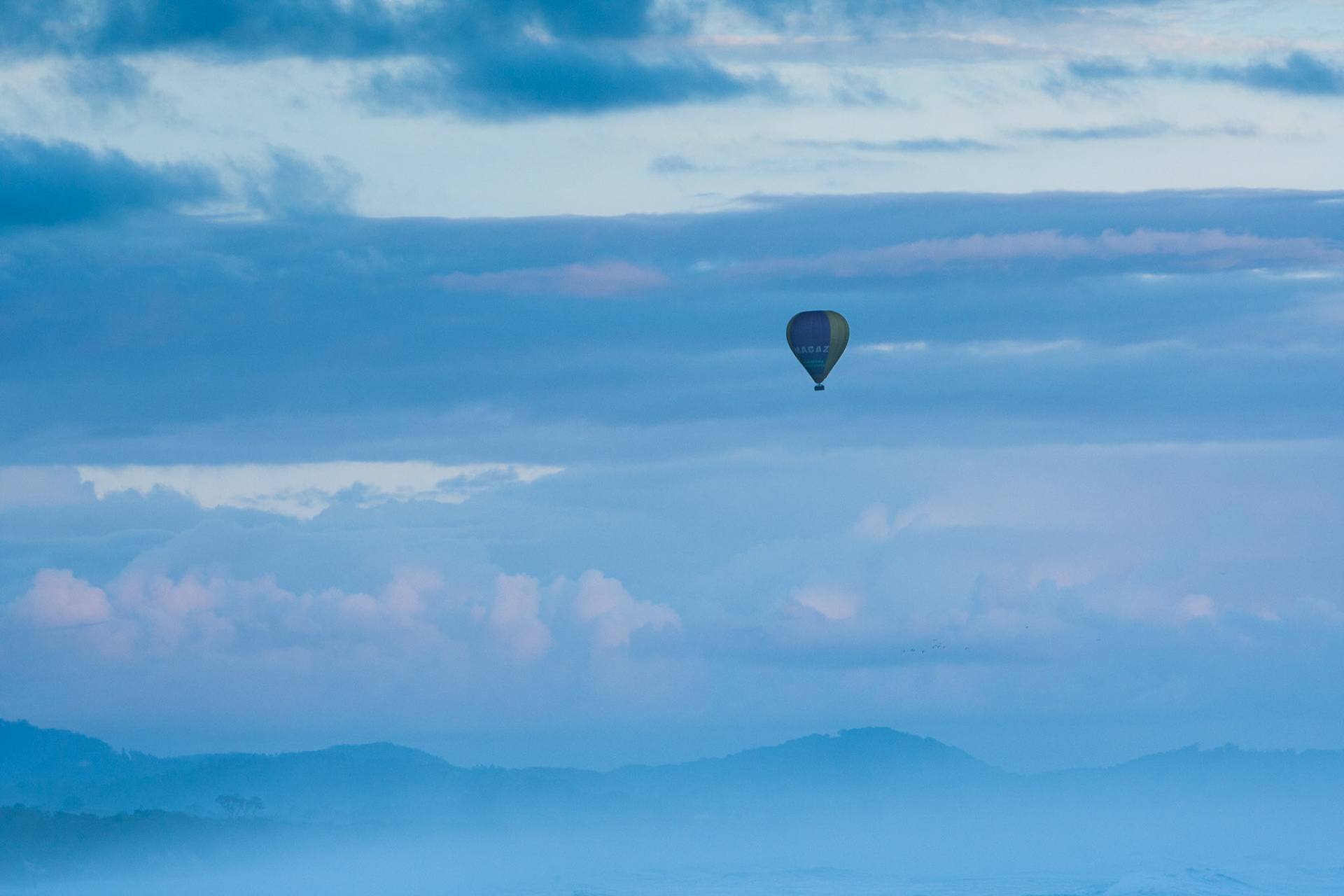 Hot-air ballooon, Belongil Beach, Byron Bay, New South Wales