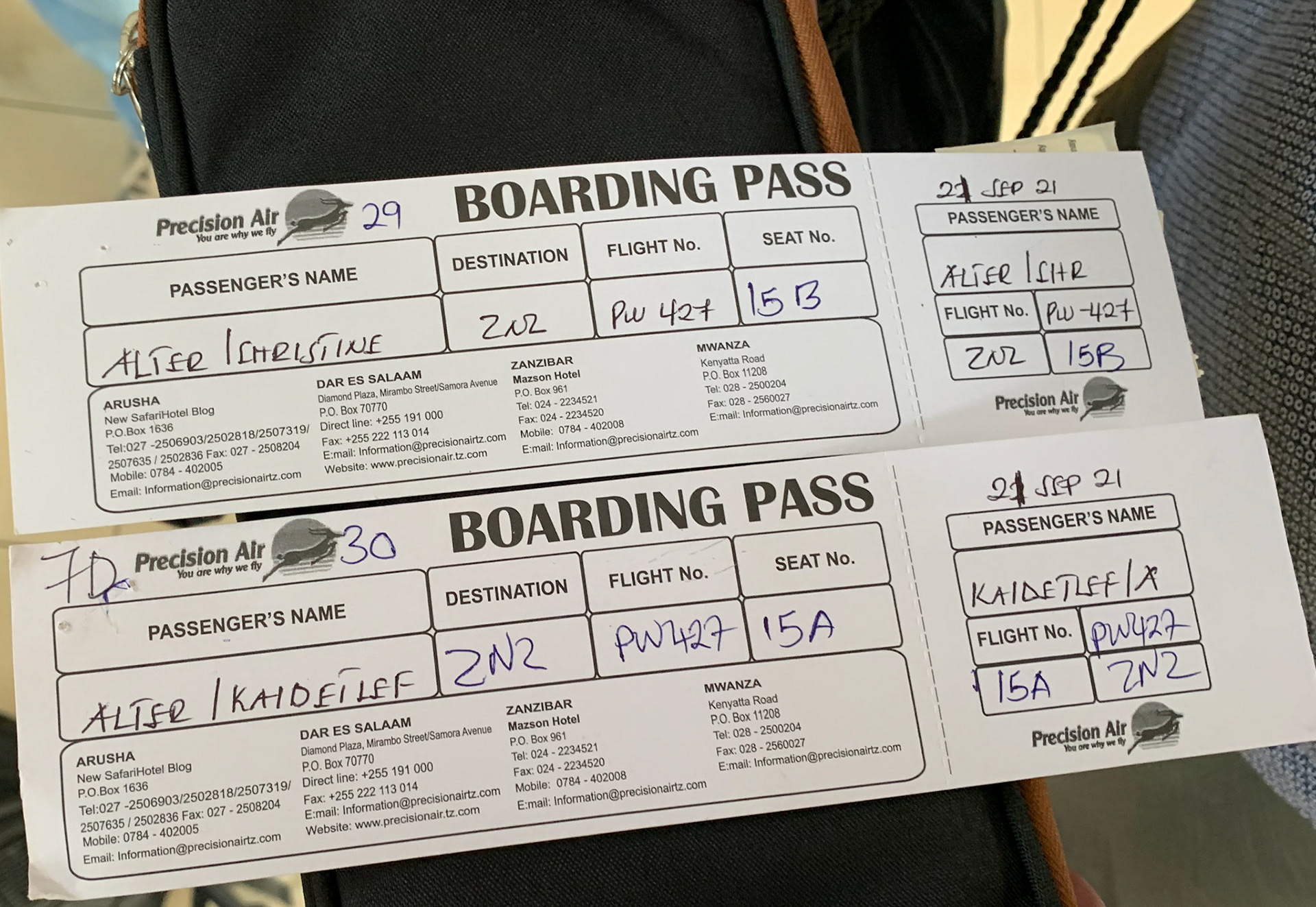 handgeschriebene bording passes (Flug nach Sansibar)