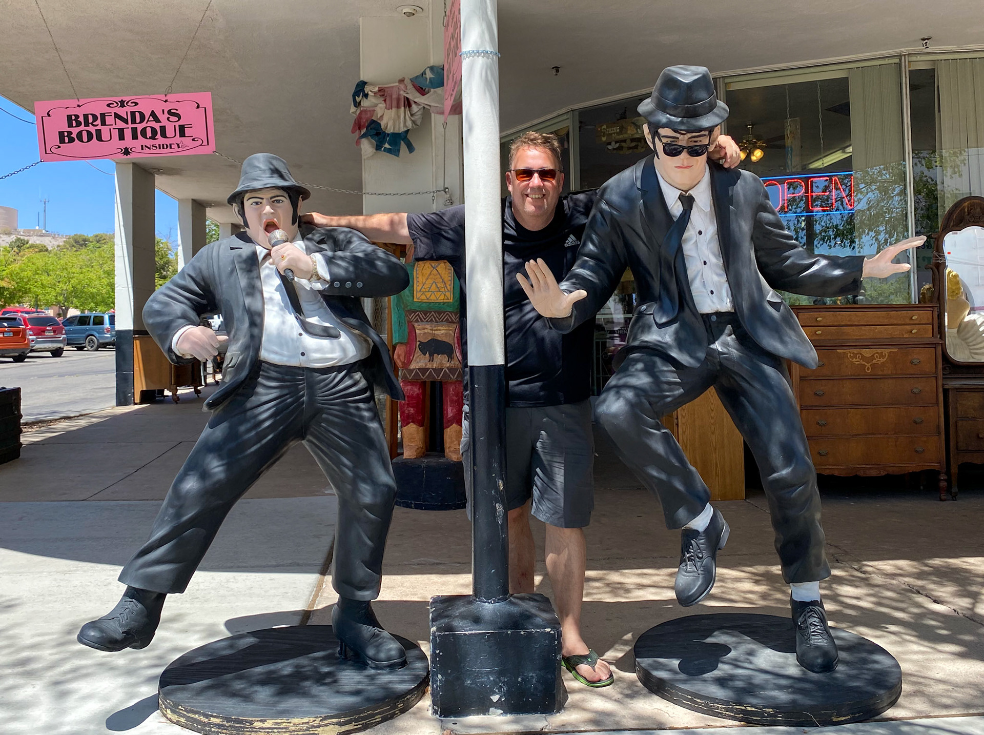 Boulder City: Kai (2.v.l.)