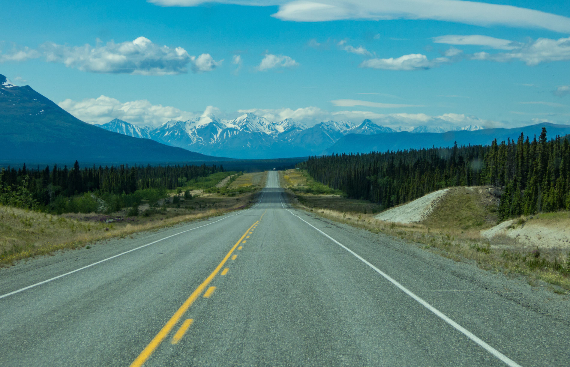 immer geradeaus (Alaska Highway)