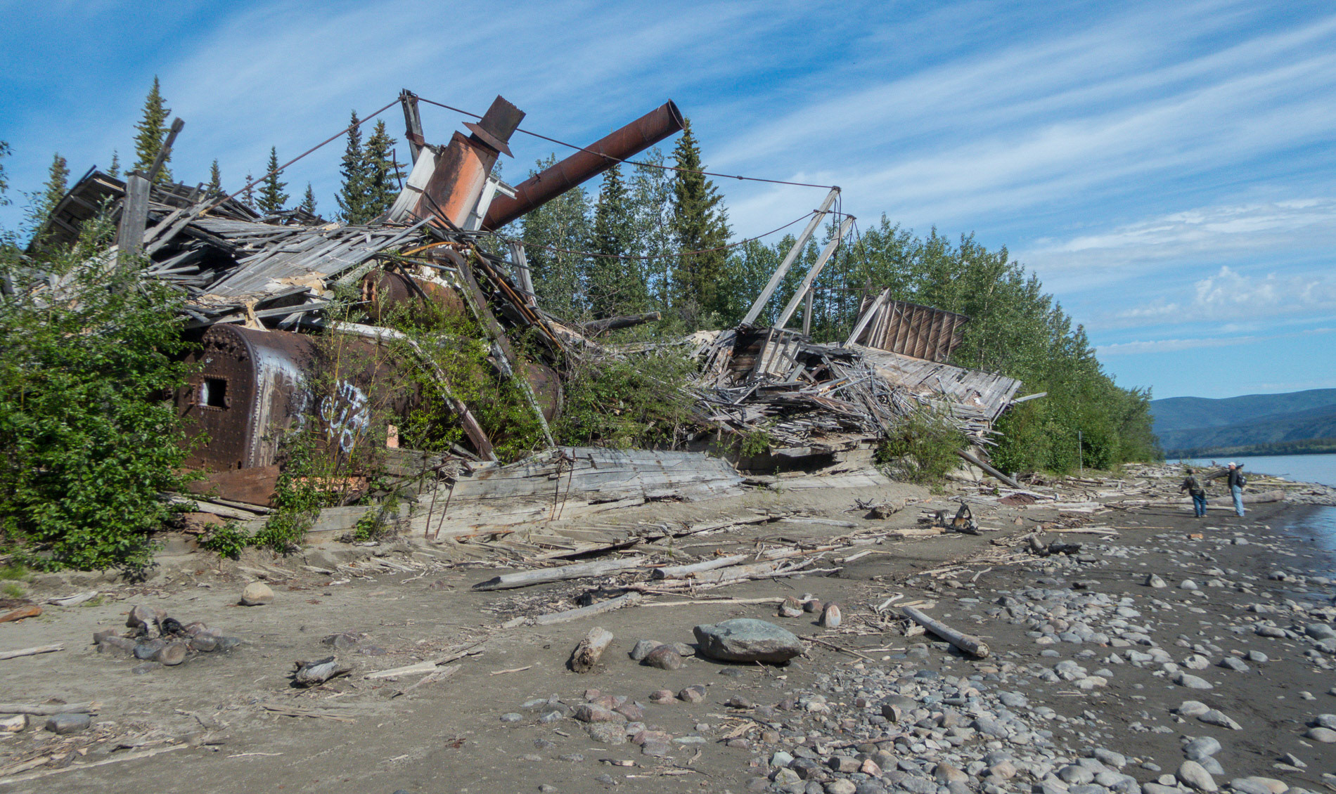 Schiffswrack am Yukon River, Dawson City