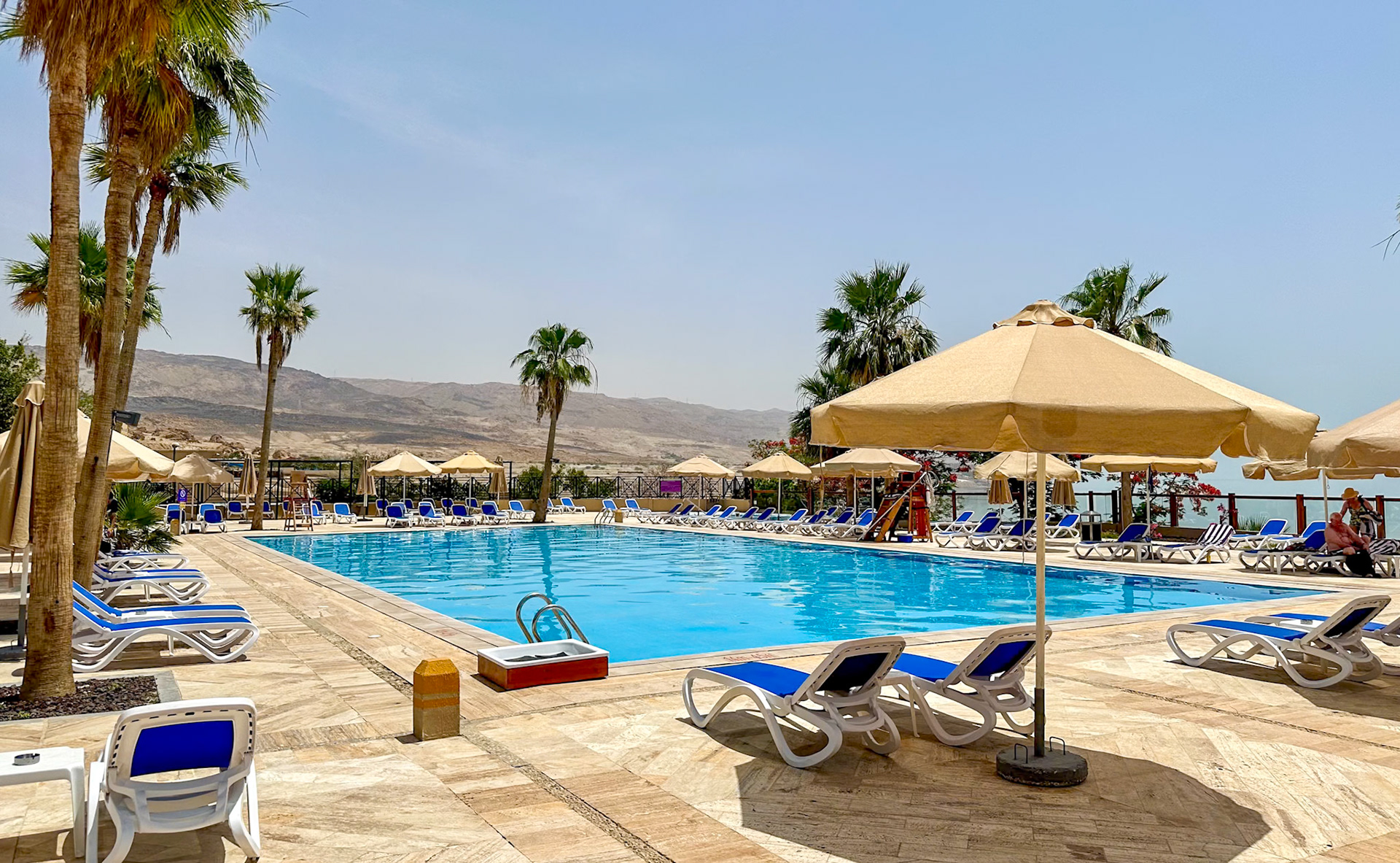 leerer Pool am toten Meer