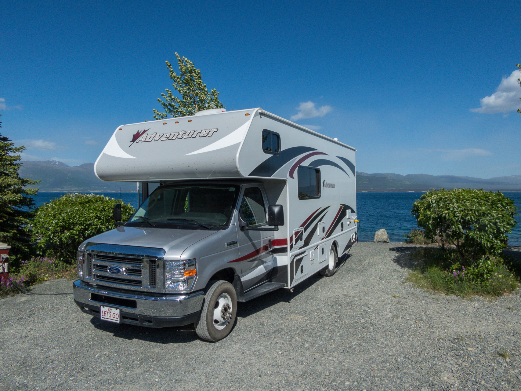 Camping-Stellplatz direkt am Kluane Lake