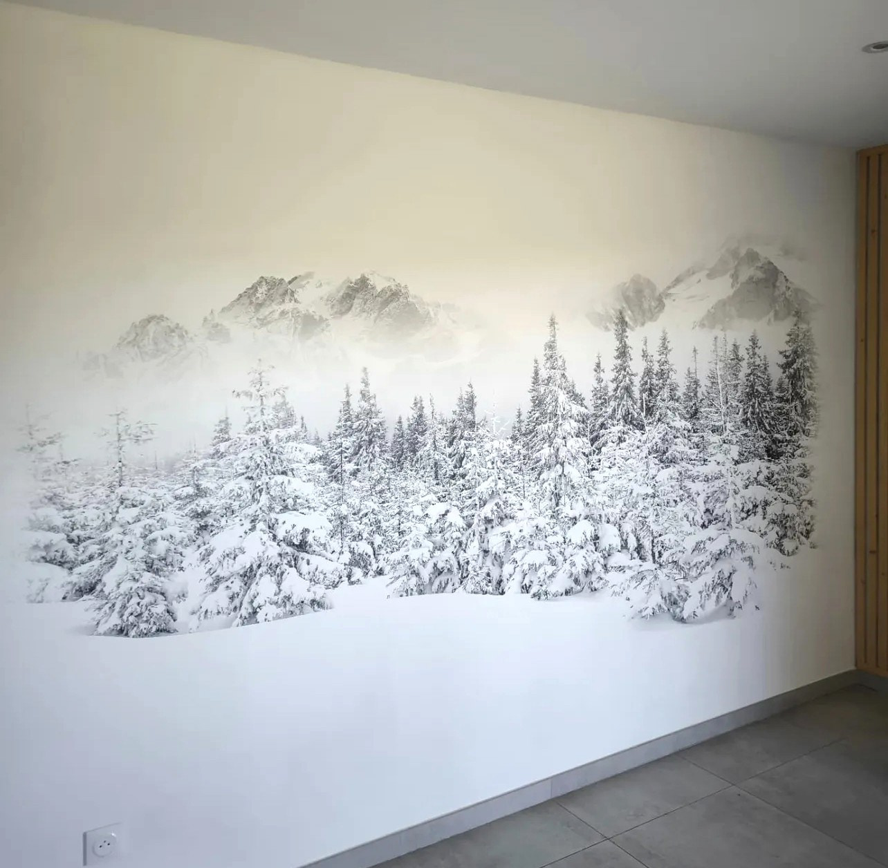Suite parentale avec une forêt enneigée