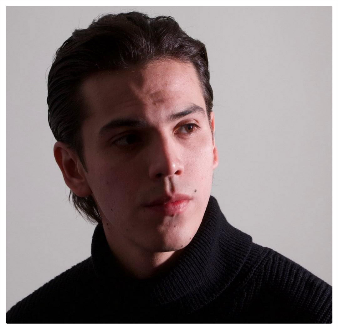 Headshot of mexican actor Andrés Estrada