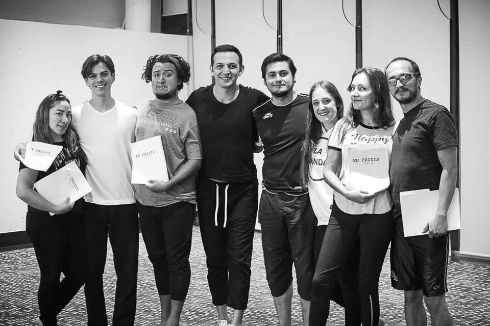 Andrés Estrada con la compañía de teatro Camaleonti en Monterrey.