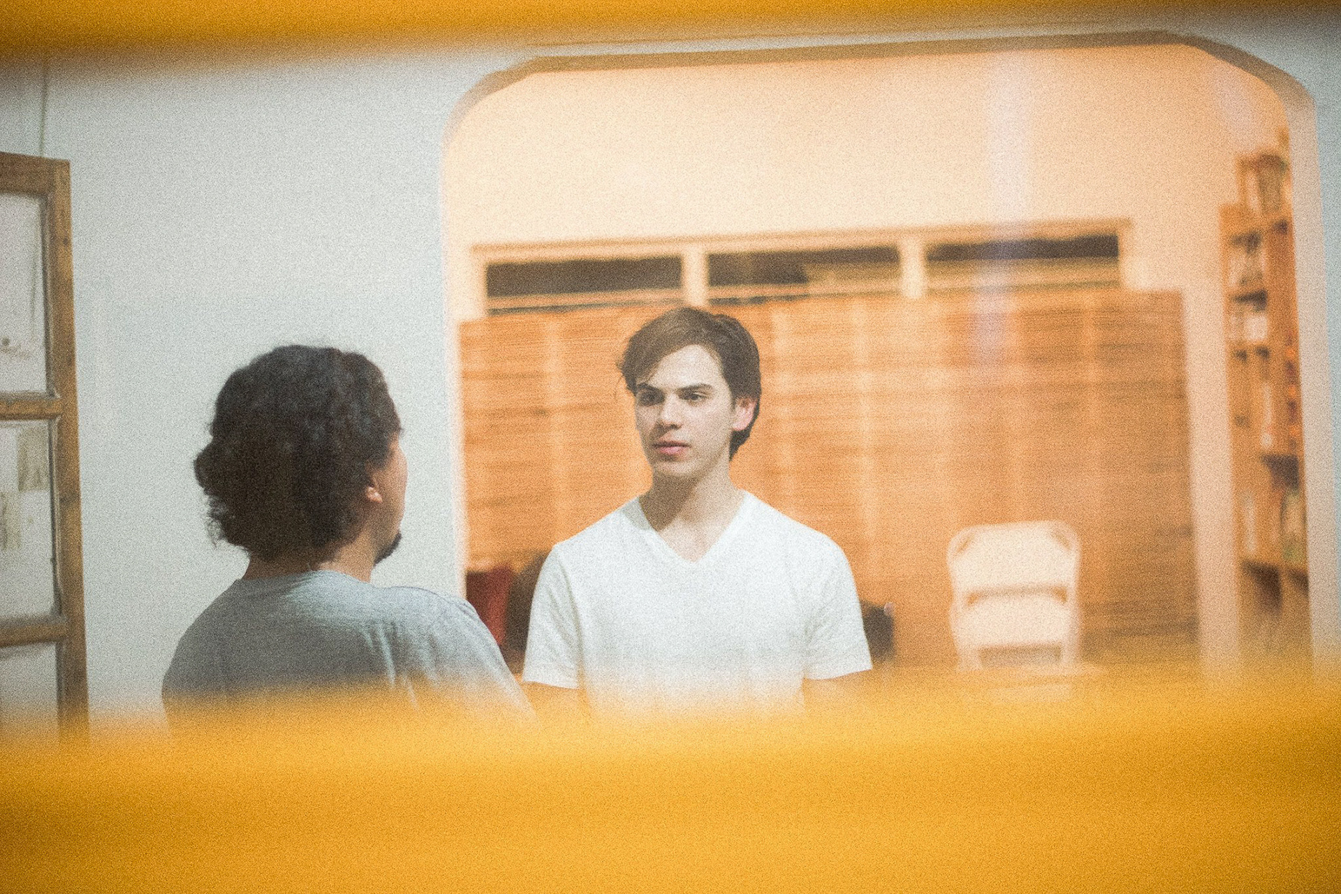 Andrés Estrada en una obra teatral.