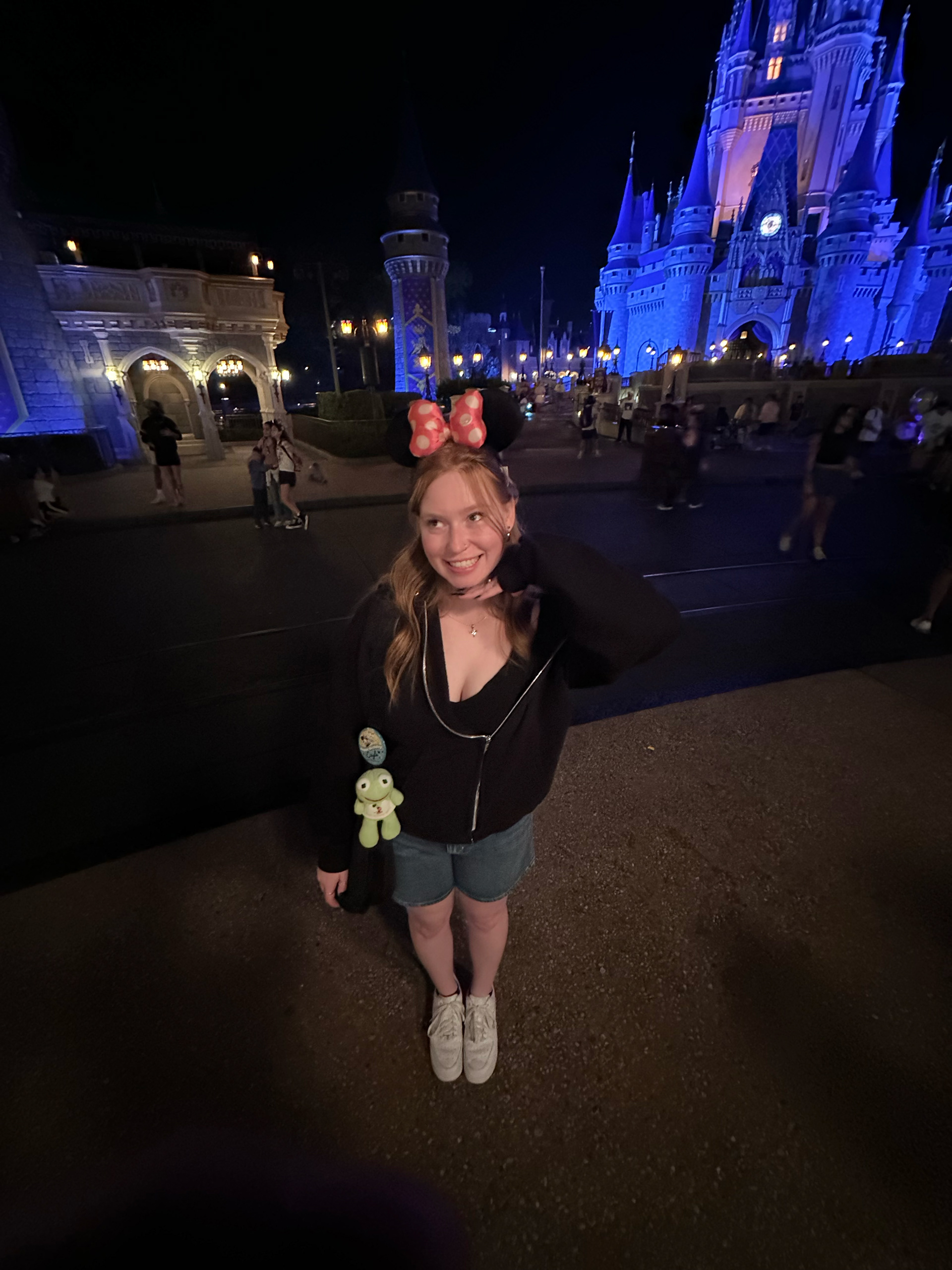 Biiiiiigggg Disney girl