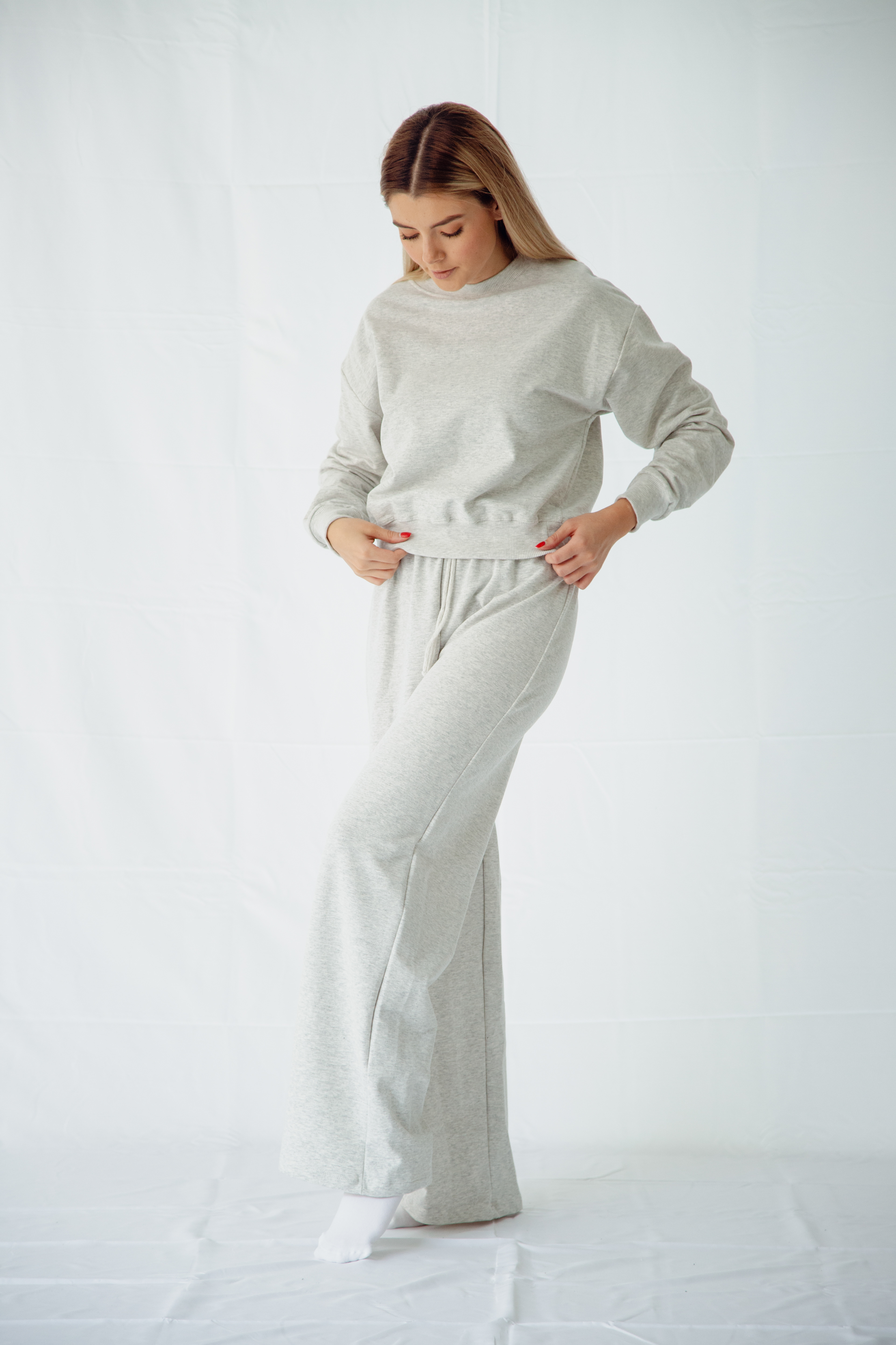 PANTALÓN WIDELEG TERRY $210 / SUDADERA LISA $185