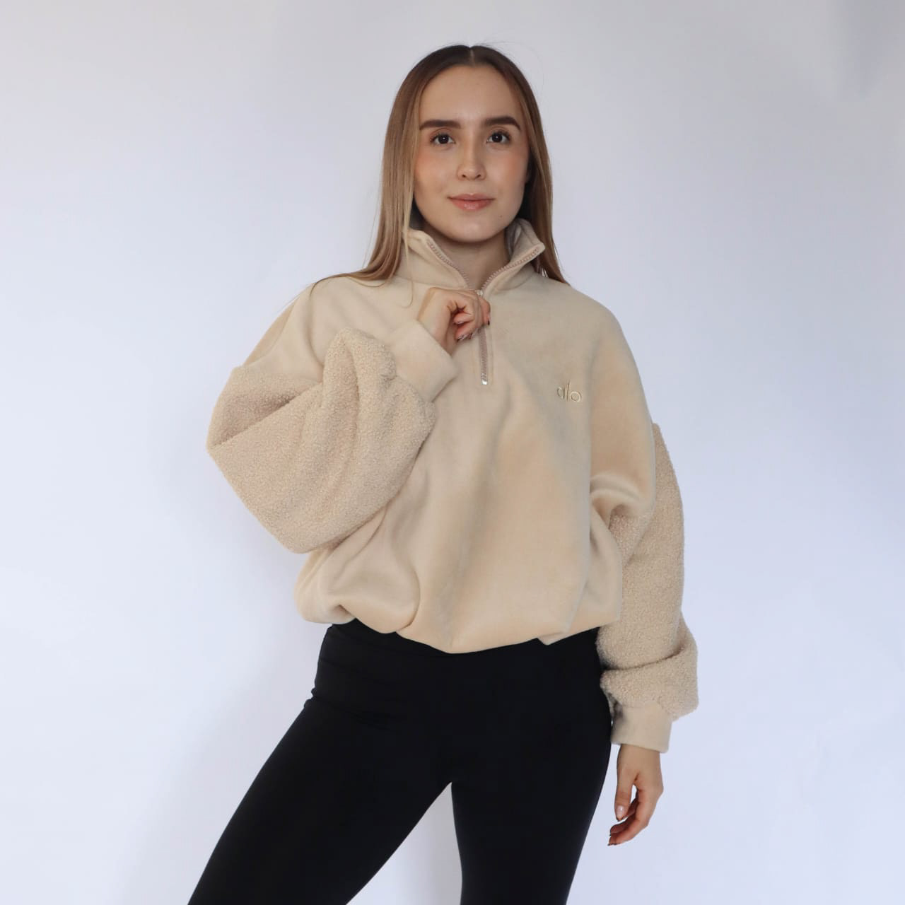 CHAMARRA TEDDY - $375 - unitalla (amplia), tela suave y calientita, logo bordado y jareta ajustable