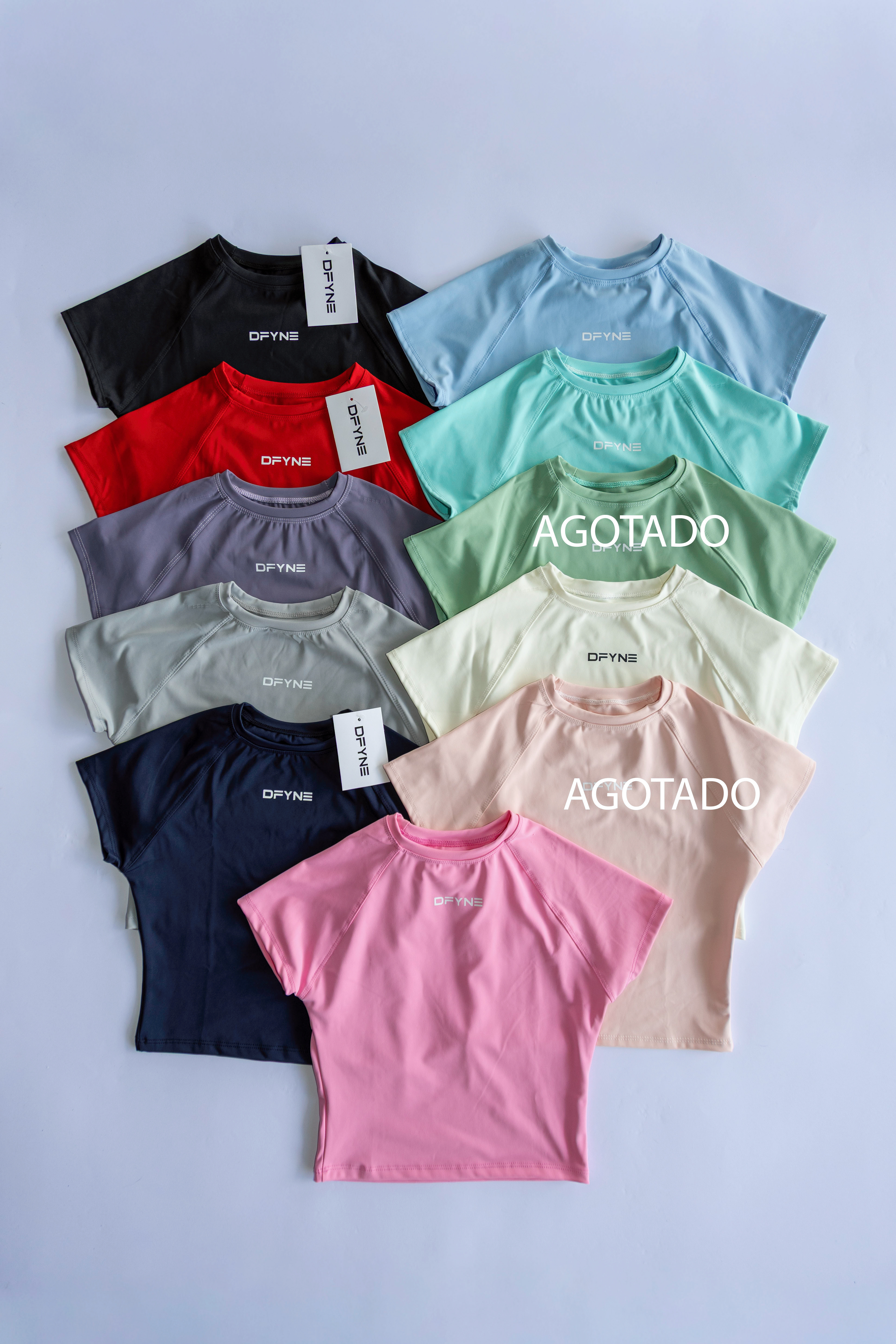 SET SHORT Y BLUSA - UNI / $235 - licra polex yoga, logos estampados