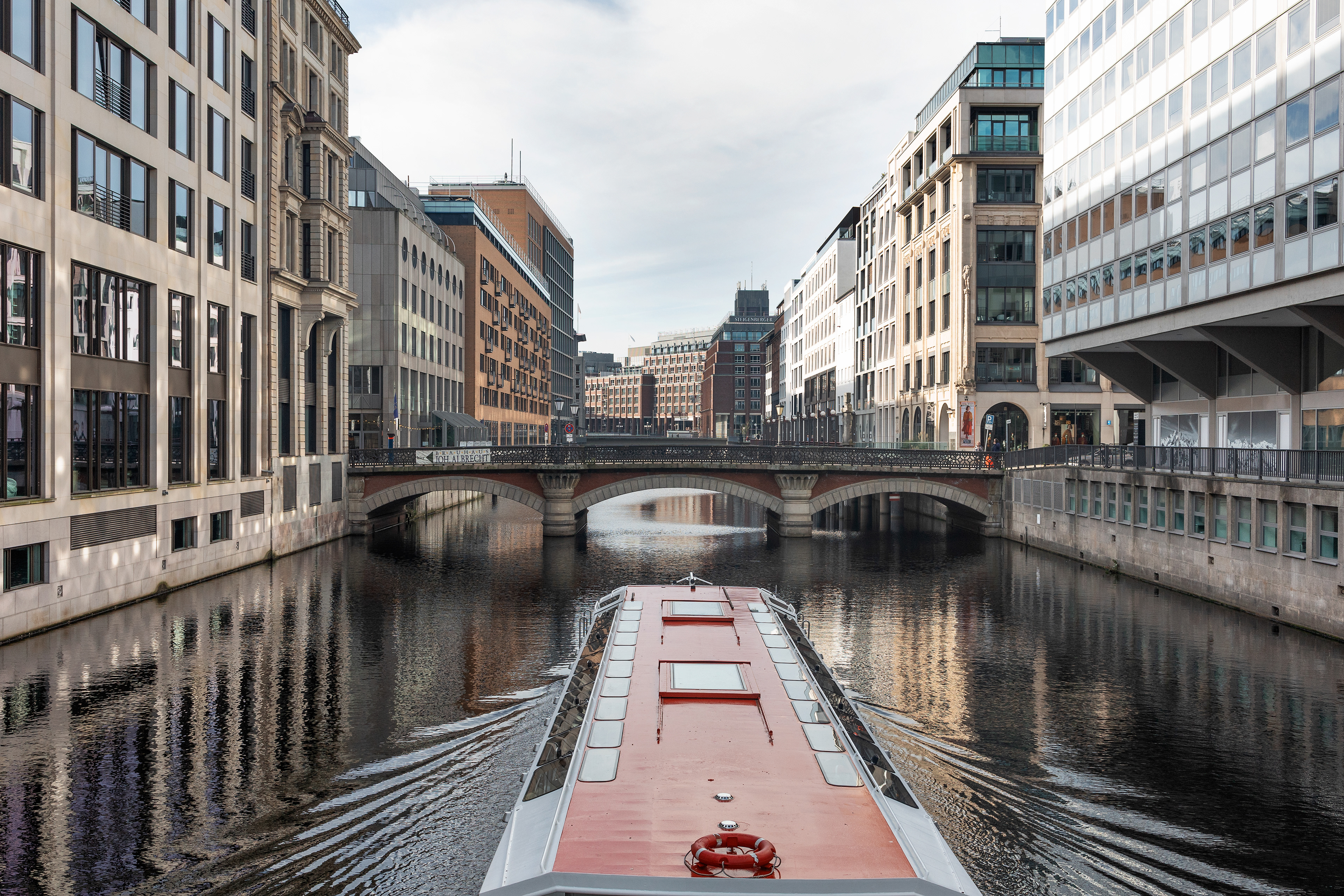 Hamburg, canal, boat, city photography Hamburg, Canon R6 photogaphy