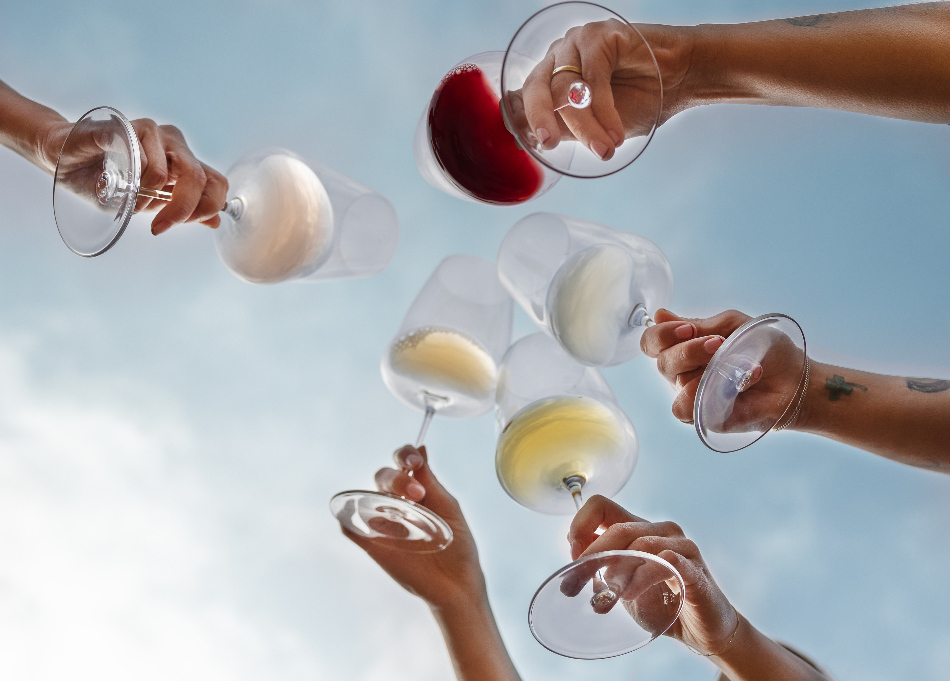 wine photography, photo of glasses with wine with blue sky background
