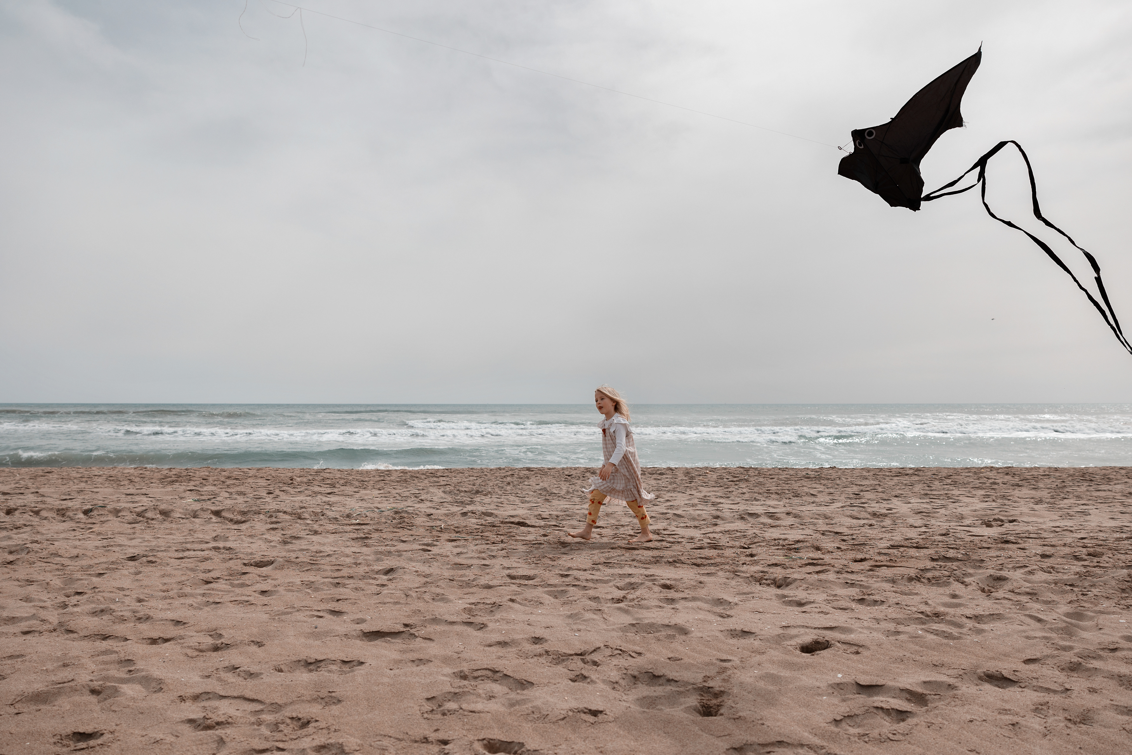 kite, liilu organic dress, castelldefels, beach photography kids