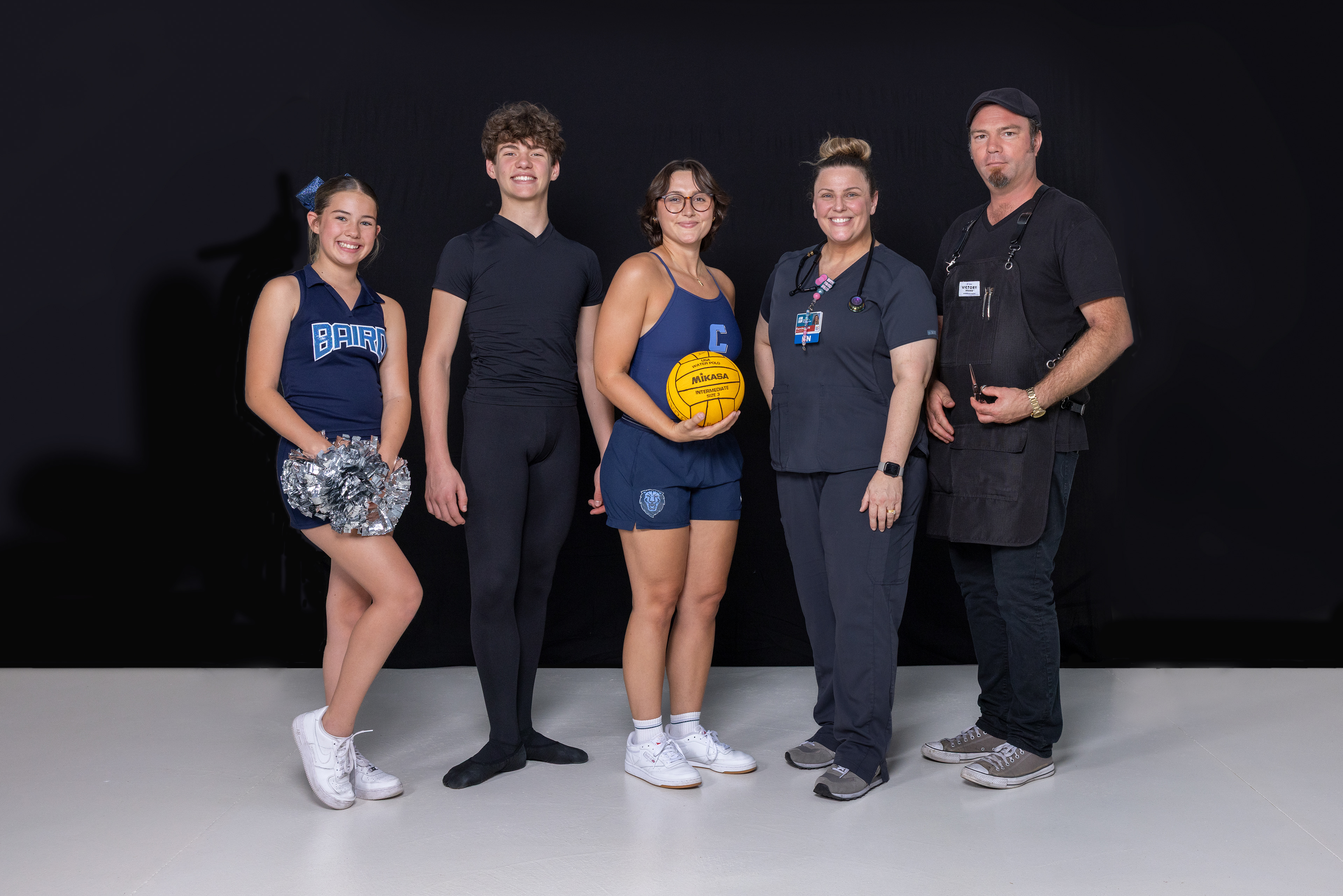 Family photo in studio, lifestyle, personalities