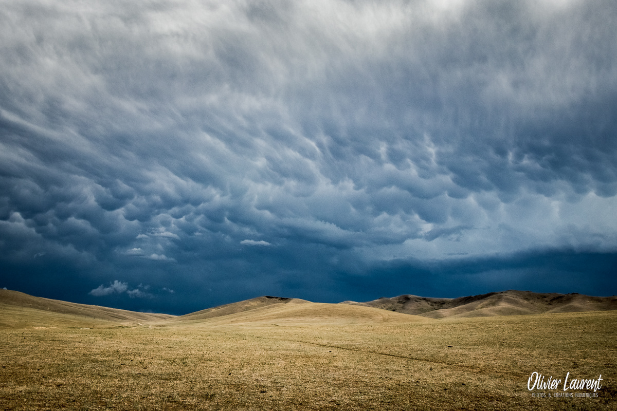 Mongolie - Orage sur la steppe