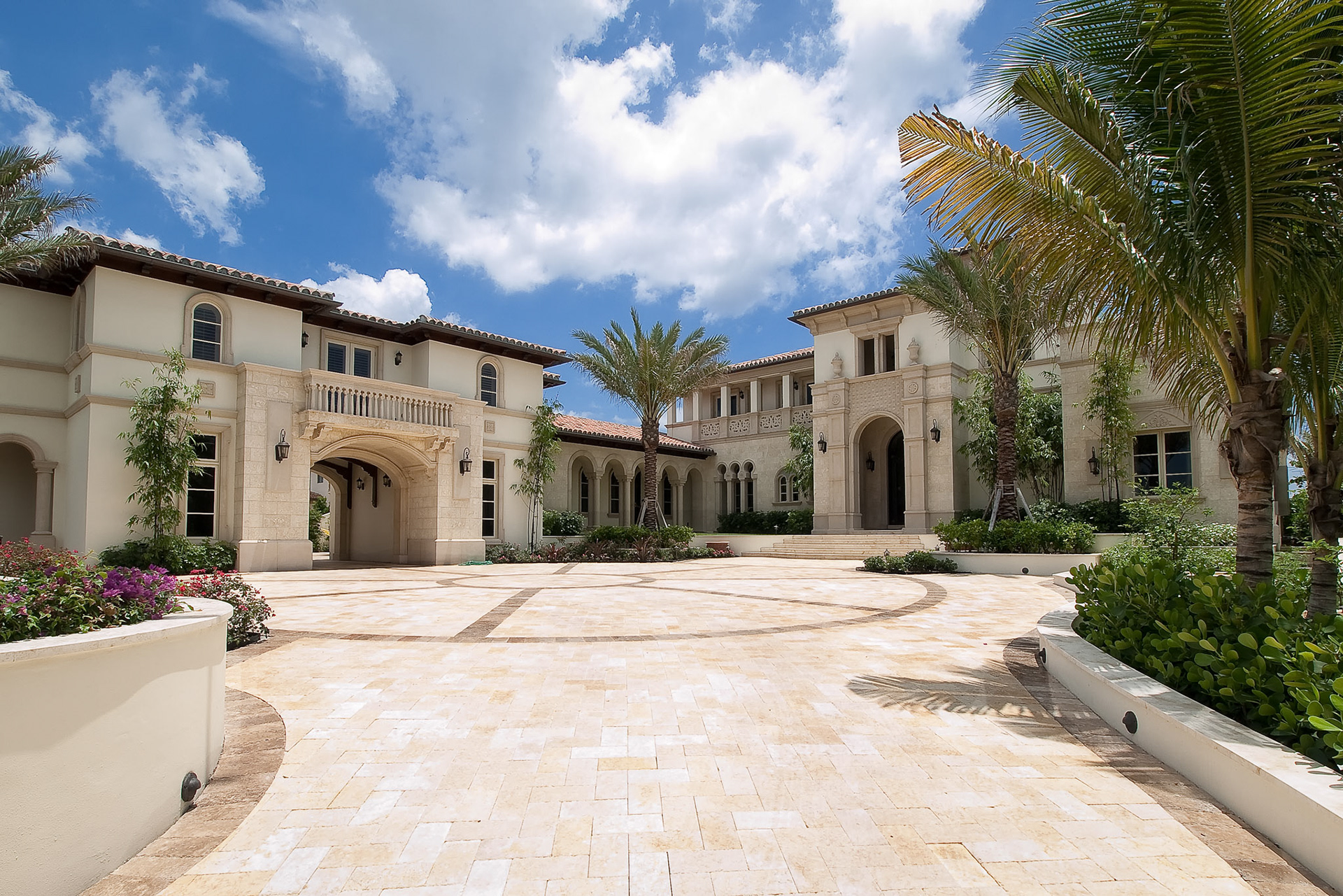 Estate Front Driveway