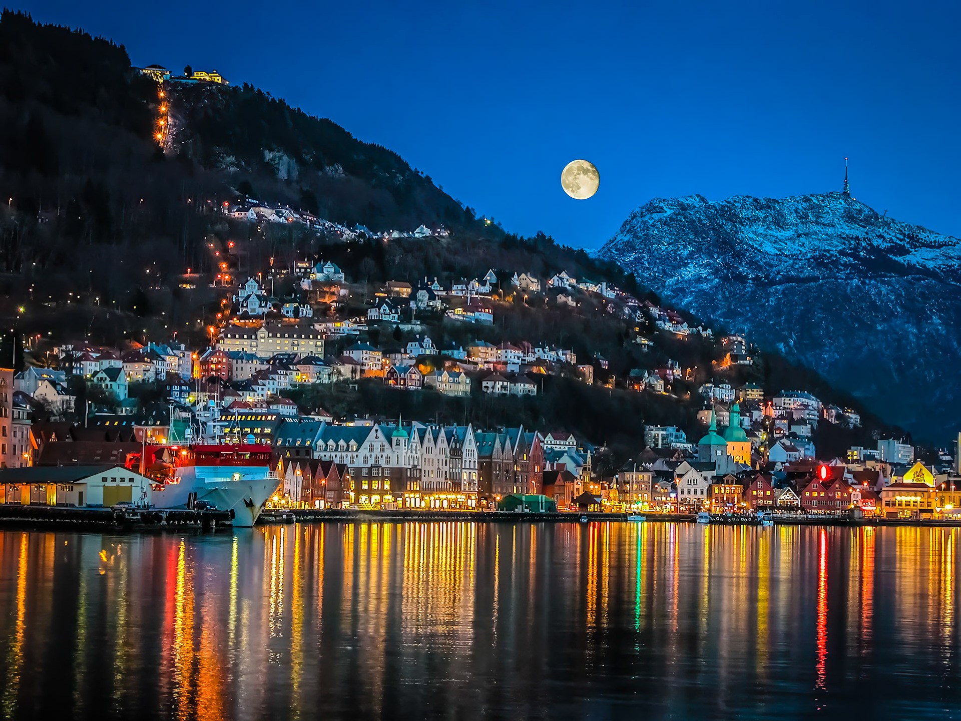 Bergen by nigth