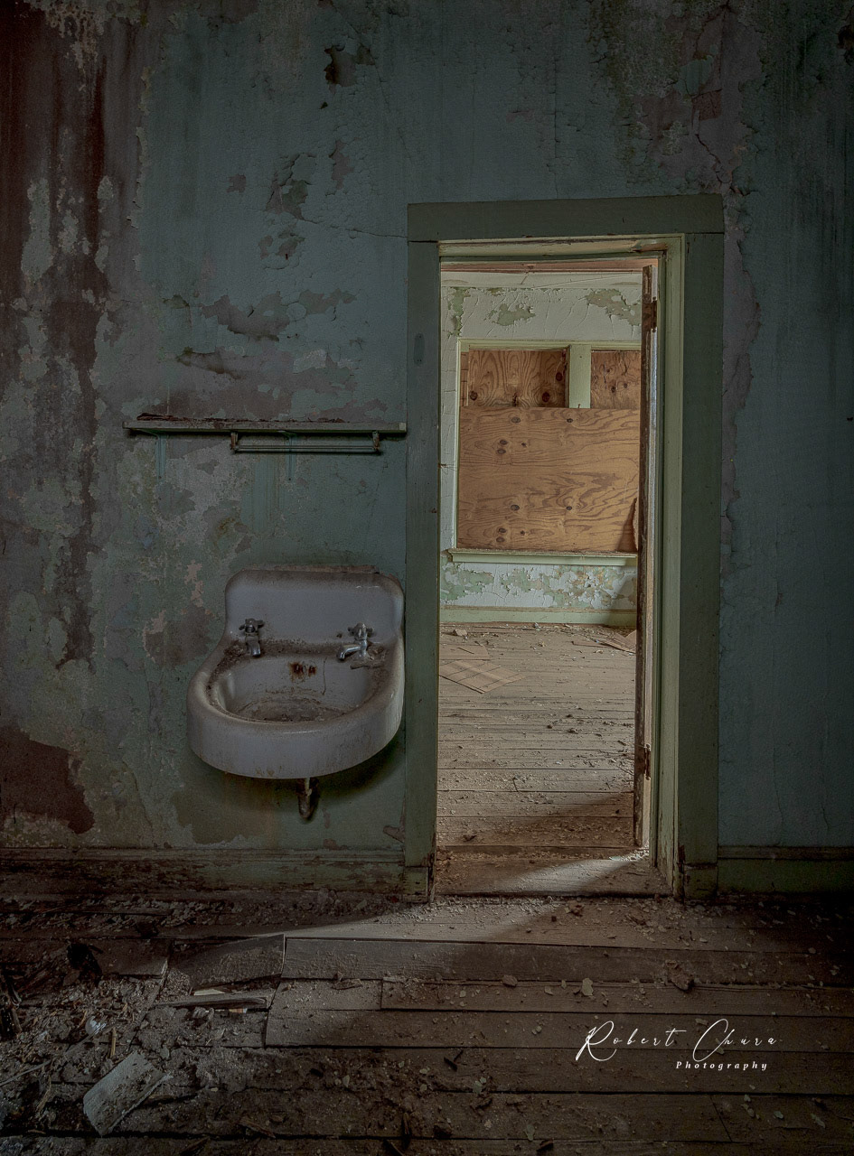 Connecting Room