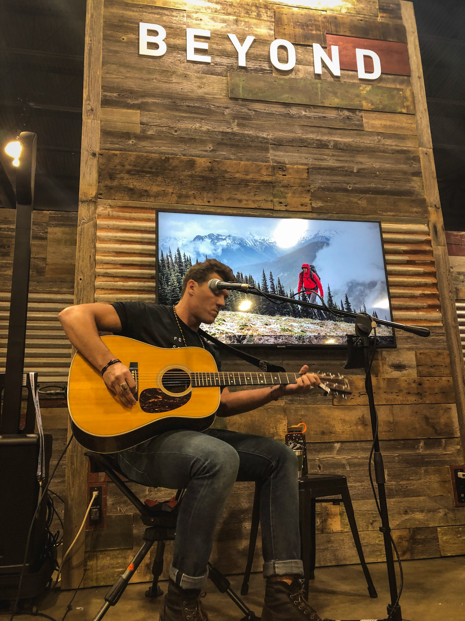 An internal PA/Audio system was selected and integrated in to the booth - allowing for quick and easy shifts to lectures, presentations and live music.