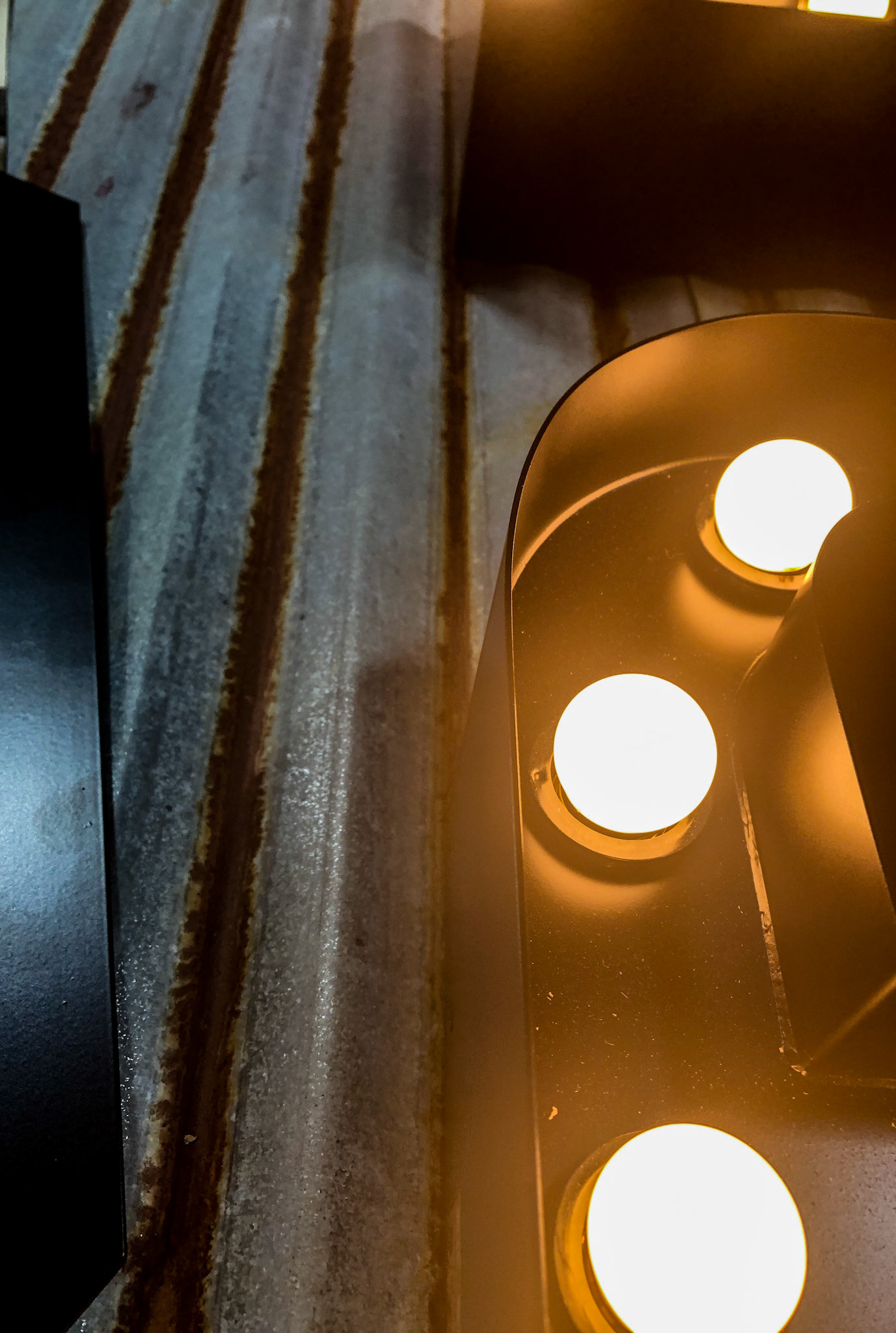 Details of the logo lightbox.