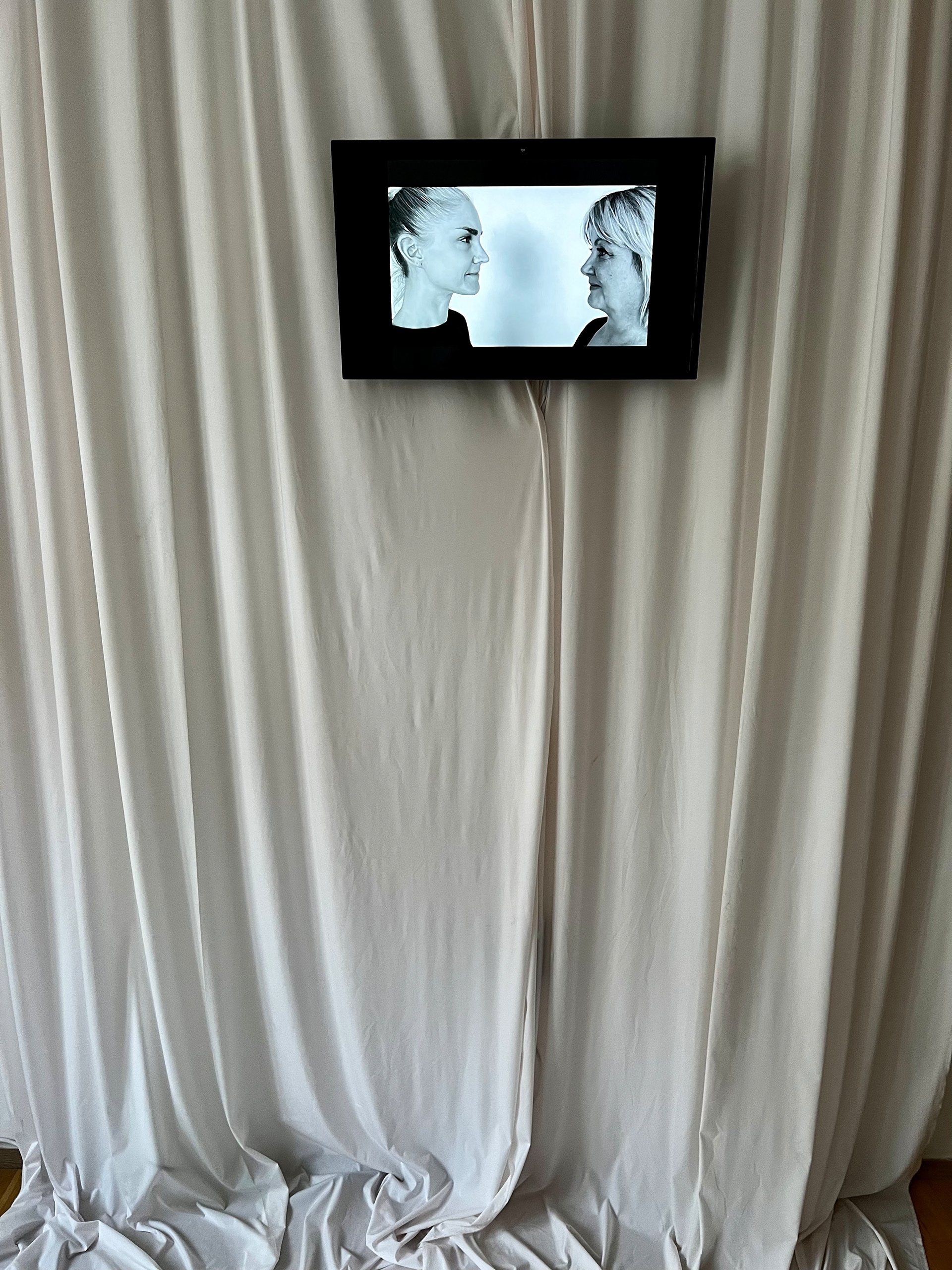 Skin Hunger III // Intimität, Ausstellungsansicht Intakt Gallier, WUK, 2022