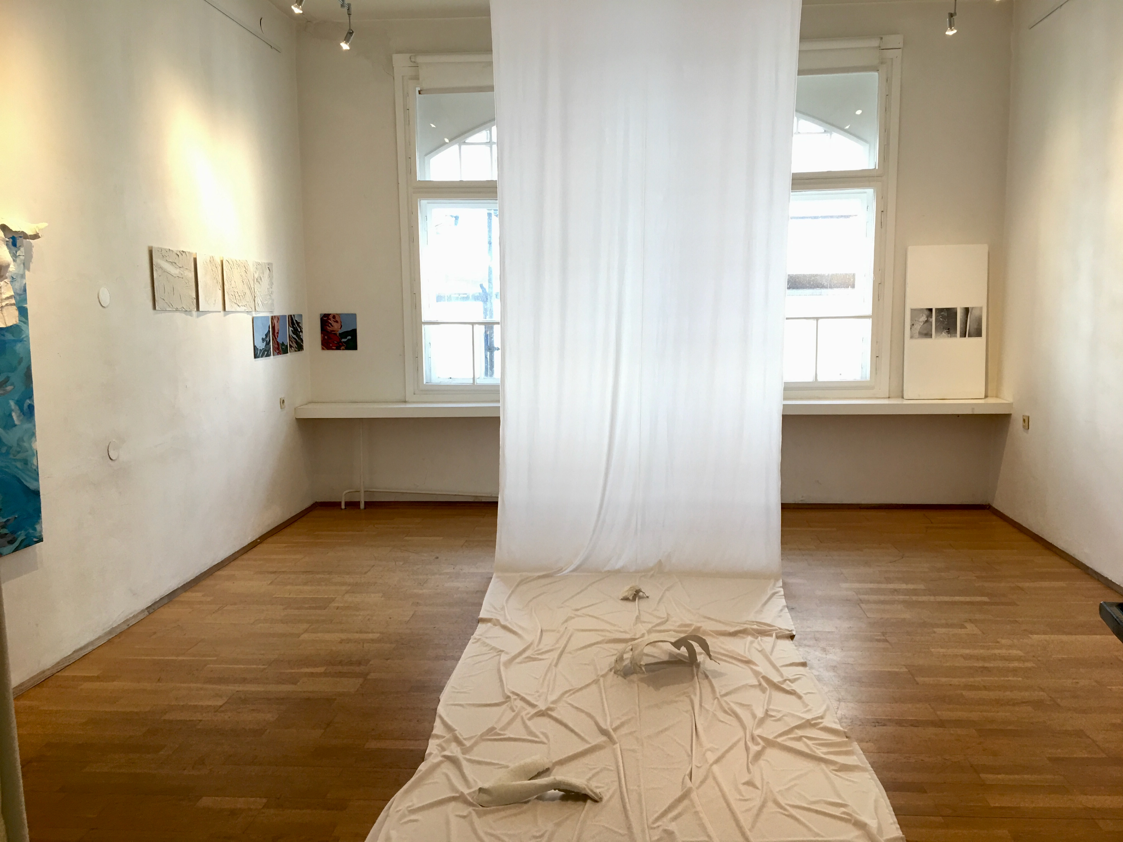 Skin Hunger II // Körperlichkeit, Ausstellungsansicht, Intakt Galerie WUK, 2022