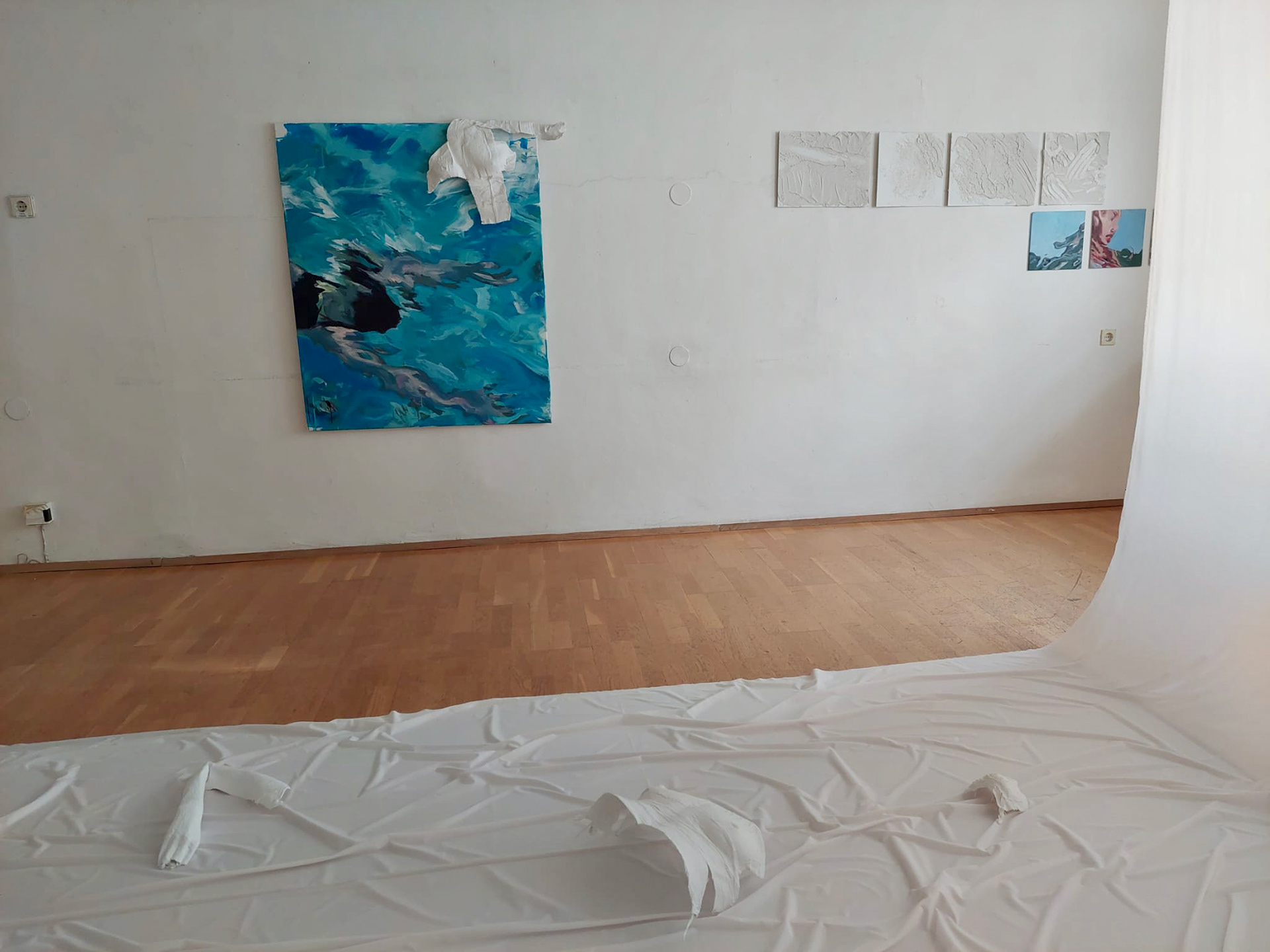 Skin Hunger II // Körperlichkeit, Ausstellungsansicht, Intakt Galerie WUK, 2022